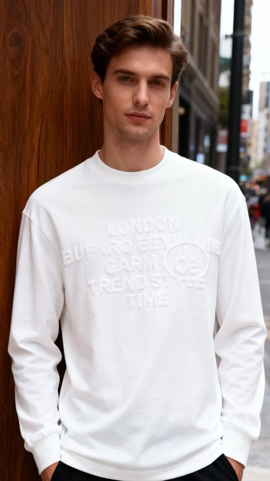 NO:648511,Louis Vuit*/LV. New arrivals for fall!  Fashionable men's long-sleeved base layer shirt!  Made of comfortable modal cotton fabric, the texture is smooth and smooth, and the style is simple and versatile!  Classic brand custom LOGO design on the chest!  It can be used as a basic inner layer, matched with a jacket, or worn alone to show a simple style. It is suitable for daily commuting, leisure travel and other scenarios. It is a practical basic item in men's wardrobe. Sizes M-3XL, shipped the next day!  ,,louis vuitton,louis vuitton,jackets & coats,alexander wang19860909路易威*/LV. 秋季新品！时尚男士长袖打底衫！采用舒适莫代尔棉面料质感平整顺滑,风格偏向简约百搭！胸前经典品牌定制LOGO设计！可作为基础内搭,搭配外套、也可单穿展现简约风格,适用于日常通勤、休闲出行等多种场景,是男士衣橱中实用的基础单品.尺码M-3XL,隔天出货！,,louis vuitton,louis vuitton,jackets & coats,alexander wang,Men's clothing