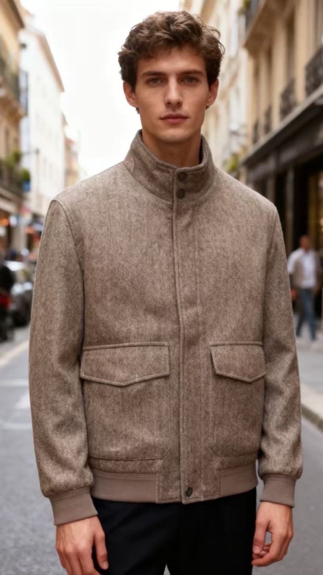 NO:656198,LP. 25 new autumn and winter men's versatile wool jacket!  The main body is made of thick wool fabric, with a natural variegated texture on the surface, giving it a retro and high-end feel. The stand-up collar design is equipped with hidden button closures, and there are three-dimensional patch pockets on both sides of the front. The flap design at the pocket adds a sense of workwear detail; the hem and cuffs are closed with ribs of the same color.  It fits the body shape and improves the windproof effect. The overall style is more retro and casual, and the wool fabric has both warmth and texture. It can be paired with a sweater to create a daily casual look, or it can be worn with a shirt for light business scenes. It is a men's item that is both beautiful and practical in autumn and winter!  Sizes 48-56, shipped next day!  ,,loro piana,jackets & coats,shirts,alexander wang19860909LP. 25秋冬新款男士百搭羊毛外套！主体采用质感厚实的羊毛面料,表面呈现自然的杂色纹理,自带复古与高级感.立领设计搭配暗扣开合,前襟两侧设有立体贴袋,袋口的翻盖设计增添工装细节感；衣摆与袖口采用同色系罗纹收口,贴合身形且提升防风效果.整体风格偏向复古休闲,羊毛面料的保暖性与质感兼具,既可以搭配针织衫打造日常休闲造型,也能内搭衬衫适配轻商务场景,是秋冬季节兼具颜值与实穿性的男士单品！尺码48-56,隔天出货！,,loro piana,jackets & coats,shirts,alexander wang,Men's clothing