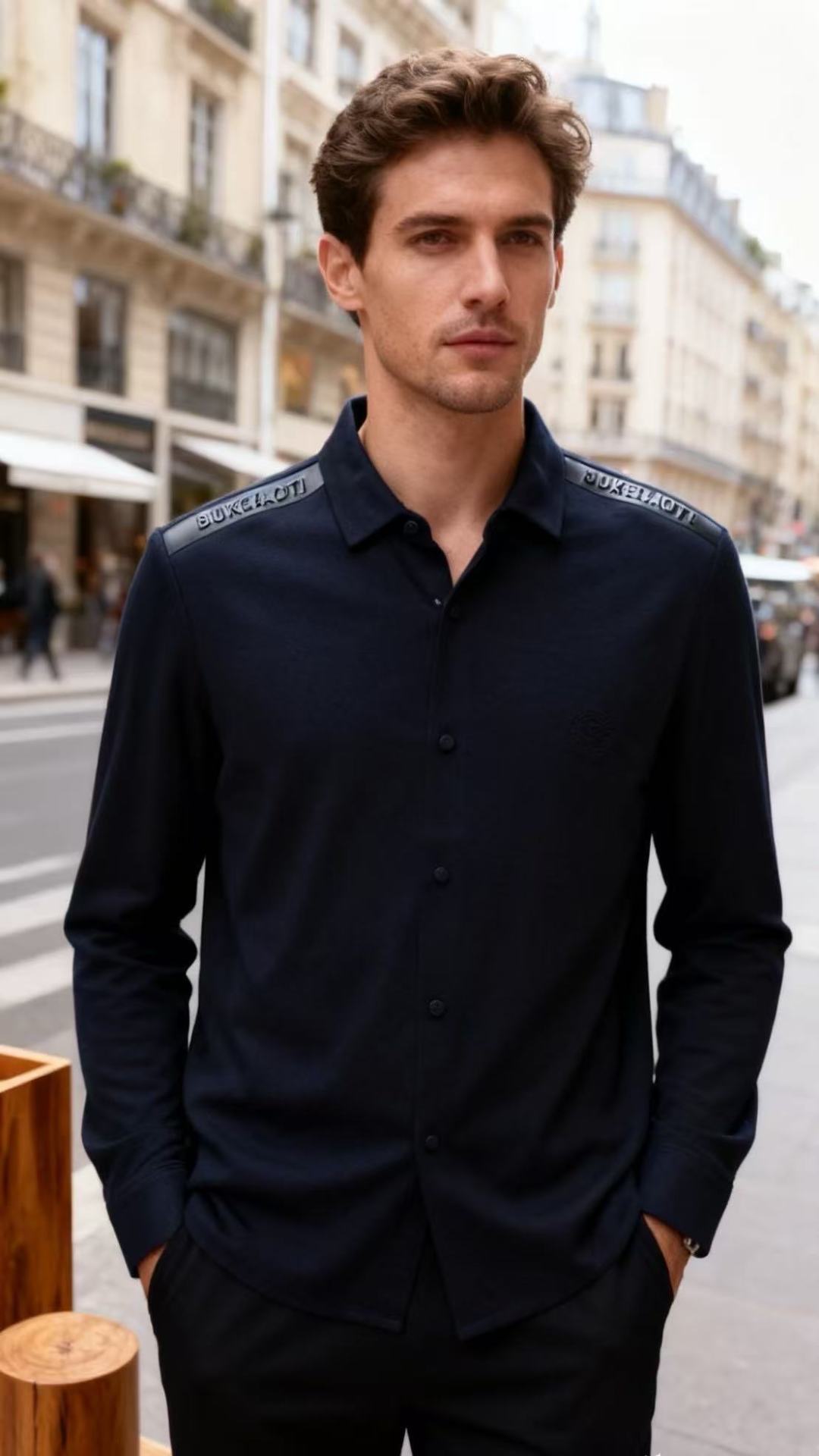 NO:656220,Bruti.  The new men's long-sleeved Polo shirt for autumn 25 is made of modal cashmere blended fabric to create the main body. It combines the smooth skin-friendly, moisture-absorbing and breathable properties of modal with the soft and warm texture of cashmere. It has a delicate touch and excellent drape; the shoulders are spliced with cotton sheepskin trim strips, and the leather surface is embossed with luxury custom letter logos. The matte leather luster and the velvet feel of the blended fabric form a sharp material contrast.  It is full of light luxury. The silhouette is slim-fitting, with neat lines that fit the body shape. The classic Polo lapel is matched with a button placket, and there is a low-key brand embossed logo on the left chest. The details are exquisite. The style combines business formality with daily casualness. It can be worn alone to create a light business look, or can be layered with suits and jackets. It is a high-end basic item with strong wearability in men's wardrobe!  Sizes 48-56, shipped next day!  ,,jackets & coats,business suit,sheepskin,alexander wang19860909布鲁提. 25秋季新款男士长袖Polo衫采用莫代尔山羊绒混纺面料打造衣身主体,兼具莫代尔的顺滑亲肤、吸湿透气特性与山羊绒的柔软保暖质感,触感细腻且垂坠性极佳；肩部拼接棉羊皮饰条,皮质表面压印奢华定制字母标识,哑光的皮质光泽与混纺面料的绒感形成鲜明材质对比,轻奢感拉满.版型为修身剪裁,线条利落贴合身形,经典的Polo翻领搭配纽扣门襟,左胸位置还有低调的品牌压纹徽标,细节处尽显精致.风格兼具商务正式感与日常休闲性,可单穿打造轻商务造型,也能内搭西装、夹克做叠穿层次,是男士衣橱中实穿性极强的高端基础单品！尺码48-56,隔天出货！,,jackets & coats,business suit,sheepskin,alexander wang,Men's clothing