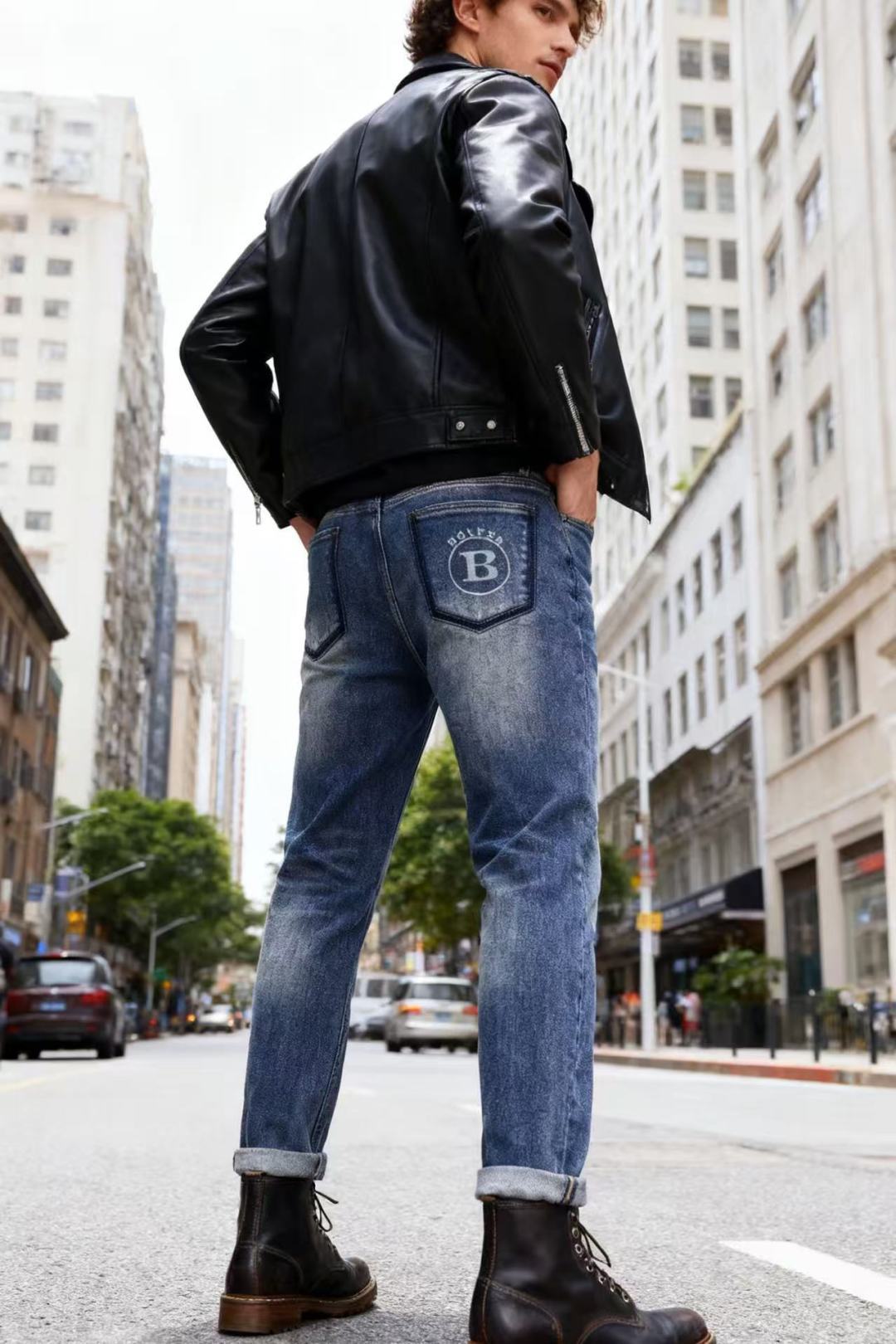 NO:656208,Bally's new autumn 25 fashionable men's jeans are made of customer-washable stretch jeans!  Luxurious classic custom logo design!  Therefore, the fashion trend has become one of the biggest selling points and the price-performance ratio is extremely high. There is no confusion or trouble about color conflict. Such a high-end jeans with rich inner fabrics are absolutely fashionable, casual and versatile!  A must-have for trendy men!  Counter sizes 30-38, 35 available!  Ships next day!  ,,bally,jeans,alexander wang19860909巴利. 25秋季新品时尚男士牛仔裤采用客供水洗弹力牛仔裤！奢华经典定制Logo设计！时尚潮流因此已成为最大卖点之一而性价比又极高,没有颜色冲突的困惑或困扰,这么一款丰富内练高端牛仔裤,绝对时尚休闲百搭款！潮男必备！专柜尺码30-38,有35！隔天出货！,,bally,jeans,alexander wang,Men's clothing