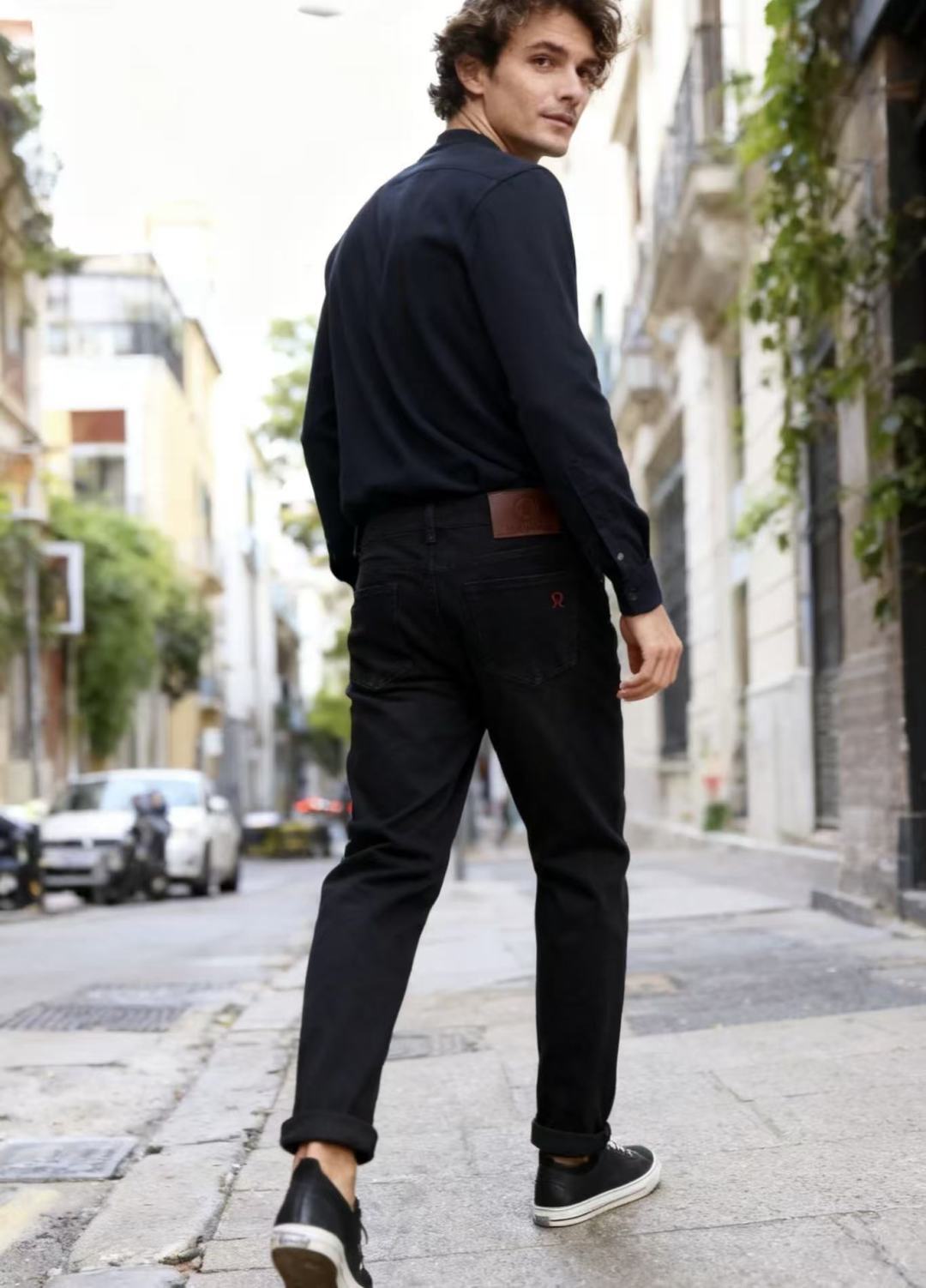 NO:656212,LULU. 2025 autumn new style!  Fashionable men's all-match dark casual jeans are made of comfortable washed denim fabric, with a certain texture and stiffness!  Luxurious classic brand letter LOGO design!  The overall style is casual and fashionable, suitable for daily wear. Sizes 30-38, including 35!  Ships next day!  ,,jeans,alexander wang19860909LULU. 2025秋季新款！时尚男士百搭深色休闲牛仔裤采用舒适洗水牛仔面料,具有一定的质感和挺括度！奢华经典品牌字母LOGO设计！整体风格偏休闲时尚,适合日常穿搭. 尺码30-38,有35！隔天出货！,,jeans,alexander wang,Men's clothing