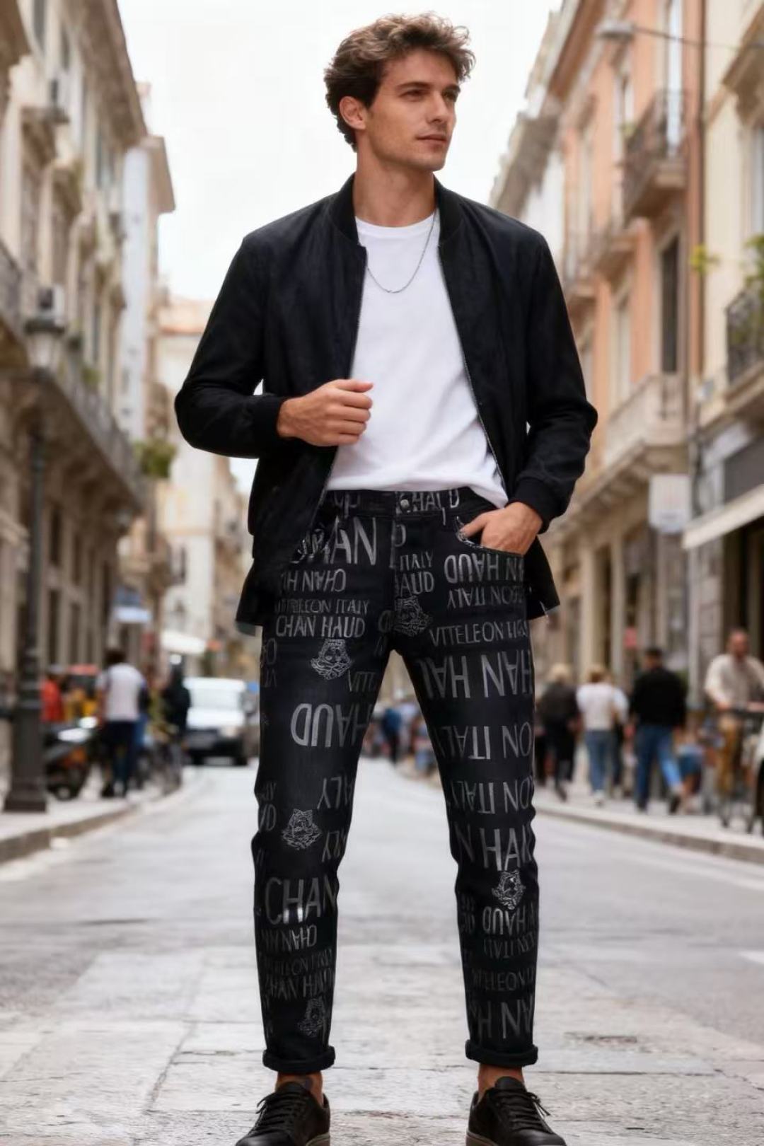 NO:656138,Versa*e. 25 new autumn products!  Fashionable men's printed jeans are made of high-elastic denim fabric, which is soft to the touch, stiff and wear-resistant, and is not easy to deform and pill. The surface of the fabric has been matte-finished and has a high-quality texture. The brand's Medusa LOGO pattern is printed all over the pants body. The fonts and patterns are clear and three-dimensional, which has great visual impact and a sense of street fashion.  Breaking the monotony of solid-color denim; the waist has a classic button-zipper opening and closing, with a curved pocket design, which is practical and body-fitting. The overall style is flamboyant and individual. It can be paired with a simple white T, a black sweatshirt or a motorcycle jacket to easily create a cool daily look. It is a fashionable item for men to show their individuality!  Sizes 28-38, 35 available!  Ships next day!  ,,versace,versace,hoodie,sweatshirts,jeans,jackets & coats,alexander wang19860909范思泽/Versa*e. 25秋季新品！时尚男士印花牛仔裤采用高弹牛仔面料打造,触感柔软且挺括耐磨,不易变形起球,面料表面做了哑光处理,质感高级；裤身满印品牌美杜莎LOGO图案,字体与图案清晰立体,极具视觉冲击力和街头潮流感,打破纯色牛仔的单调；腰部为经典纽扣拉链开合,搭配弧形插袋设计,实用又贴合身形,整体风格个性张扬,可搭配简约白T、黑色卫衣或机车夹克,轻松打造出潮酷的日常穿搭造型,是男士彰显个性的时尚单品！尺码28-38,有35！隔天出货！,,versace,versace,hoodie,sweatshirts,jeans,jackets & coats,alexander wang,Men's clothing