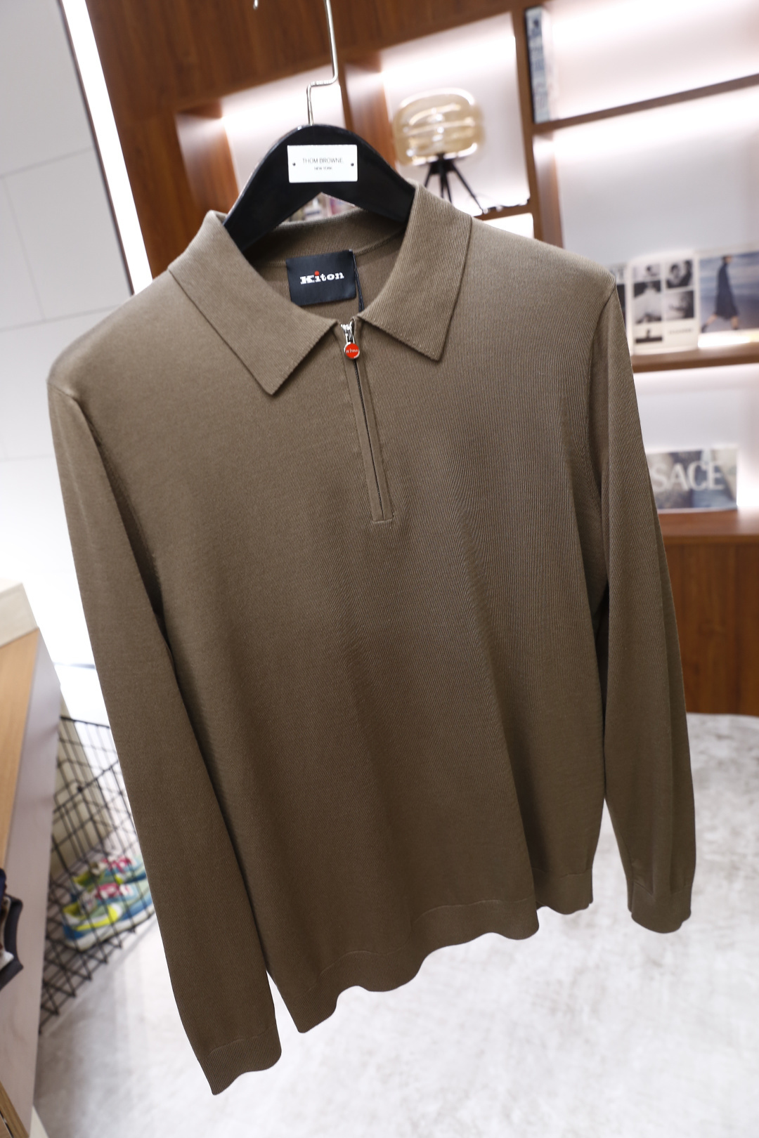 🔥Kiton.25秋季新款！时尚男士长袖针织Polo衫，整体采用细腻的针织面料打造，质感柔软且垂坠感良好