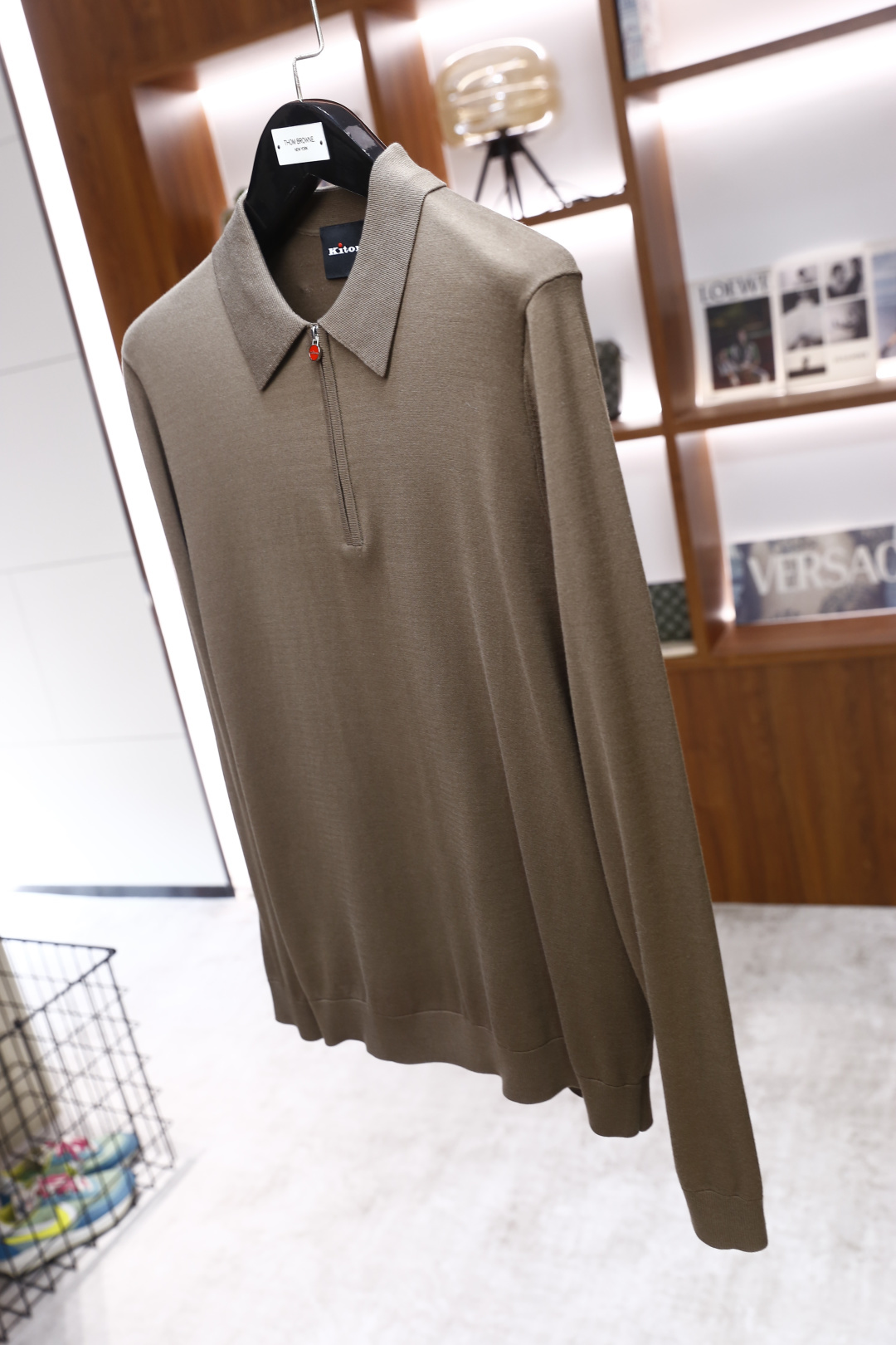 🔥Kiton.25秋季新款！时尚男士长袖针织Polo衫，整体采用细腻的针织面料打造，质感柔软且垂坠感良好