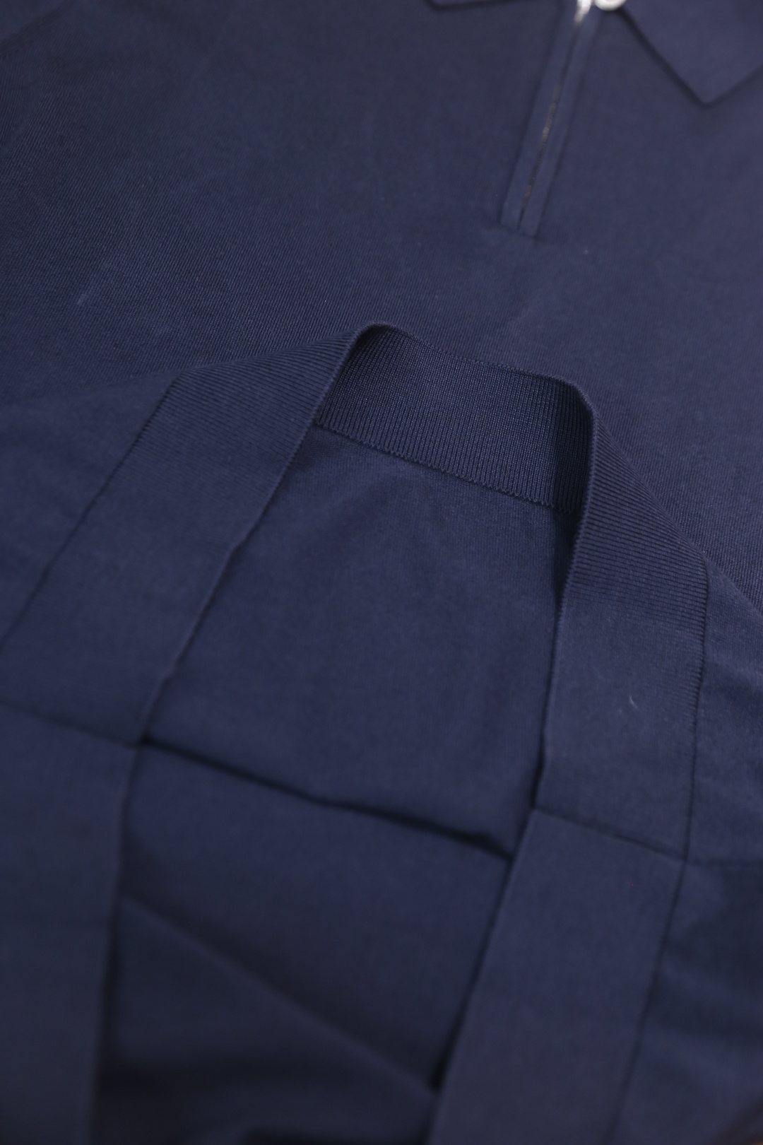 🔥Kiton.25秋季新款！时尚男士长袖针织Polo衫，整体采用细腻的针织面料打造，质感柔软且垂坠感良好