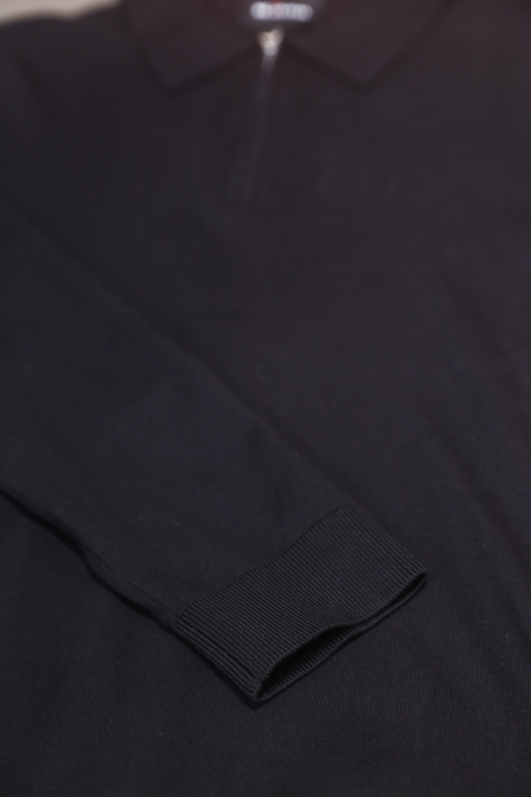 🔥Kiton.25秋季新款！时尚男士长袖针织Polo衫，整体采用细腻的针织面料打造，质感柔软且垂坠感良好