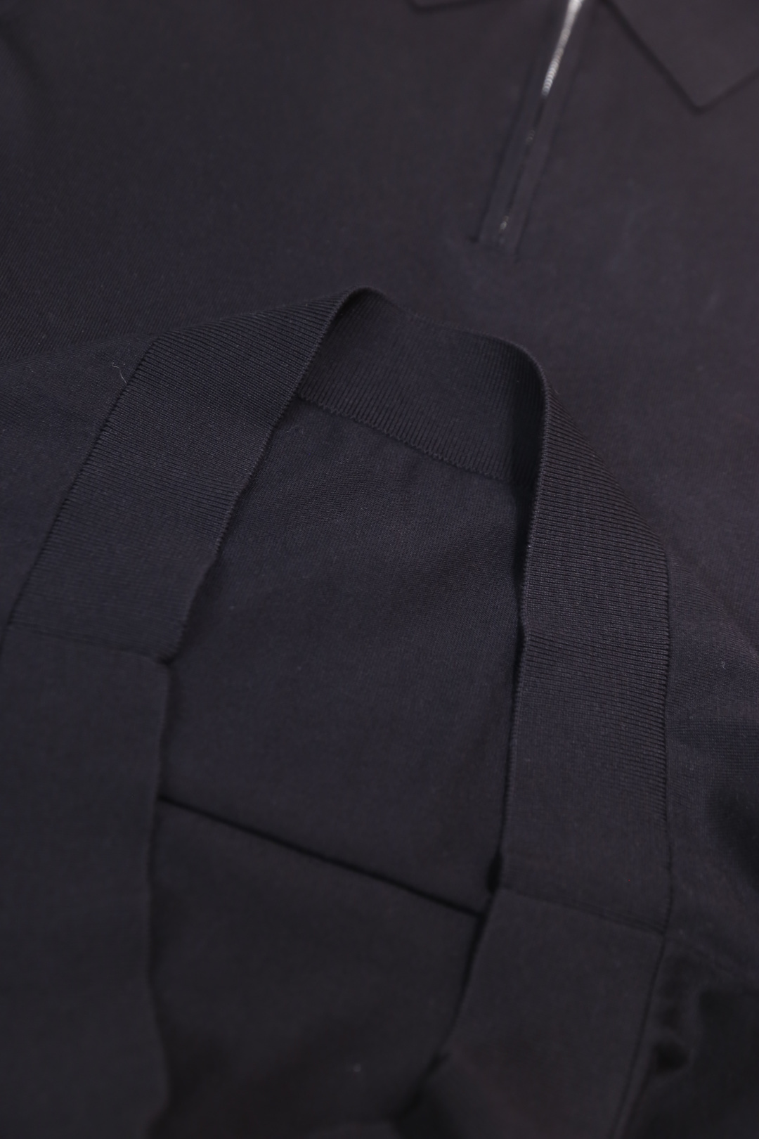 🔥Kiton.25秋季新款！时尚男士长袖针织Polo衫，整体采用细腻的针织面料打造，质感柔软且垂坠感良好