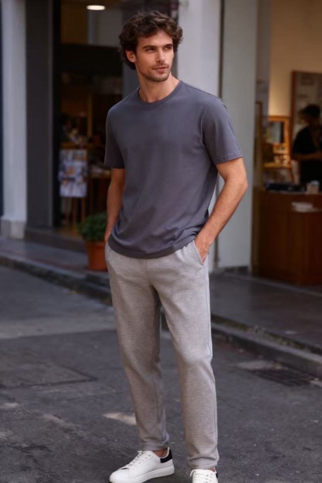 NO:680973,Bruti. 25 new autumn fashion men's casual pants are made of top-grade Tencel wool fabric and designed with classic brand elements. The upper body is casual and comfortable!  Elastic waist with no binding feeling!  The same product from overseas European counters, the upper body is fashionable and sporty, very low-key without losing the luxurious taste!  The stitching is meticulous and strong!  Perfect three-dimensional tailoring, highly recommended to purchase!  Counter sizes: 48-56, shipped the next day!  ,,19860909布鲁提. 25秋季时尚新品男士休闲裤采用顶级天丝羊毛面料,经典品牌元素设计 上身随意舒服！松紧腰搭配无束缚感！海外欧洲专柜同品,上身时尚运动显时尚,很低调且不失奢华品味！车工缝线细致而强悍！完美立体剪裁,强烈推荐购入货色！专柜尺码:48-56,隔天出货！,,,Men's clothing