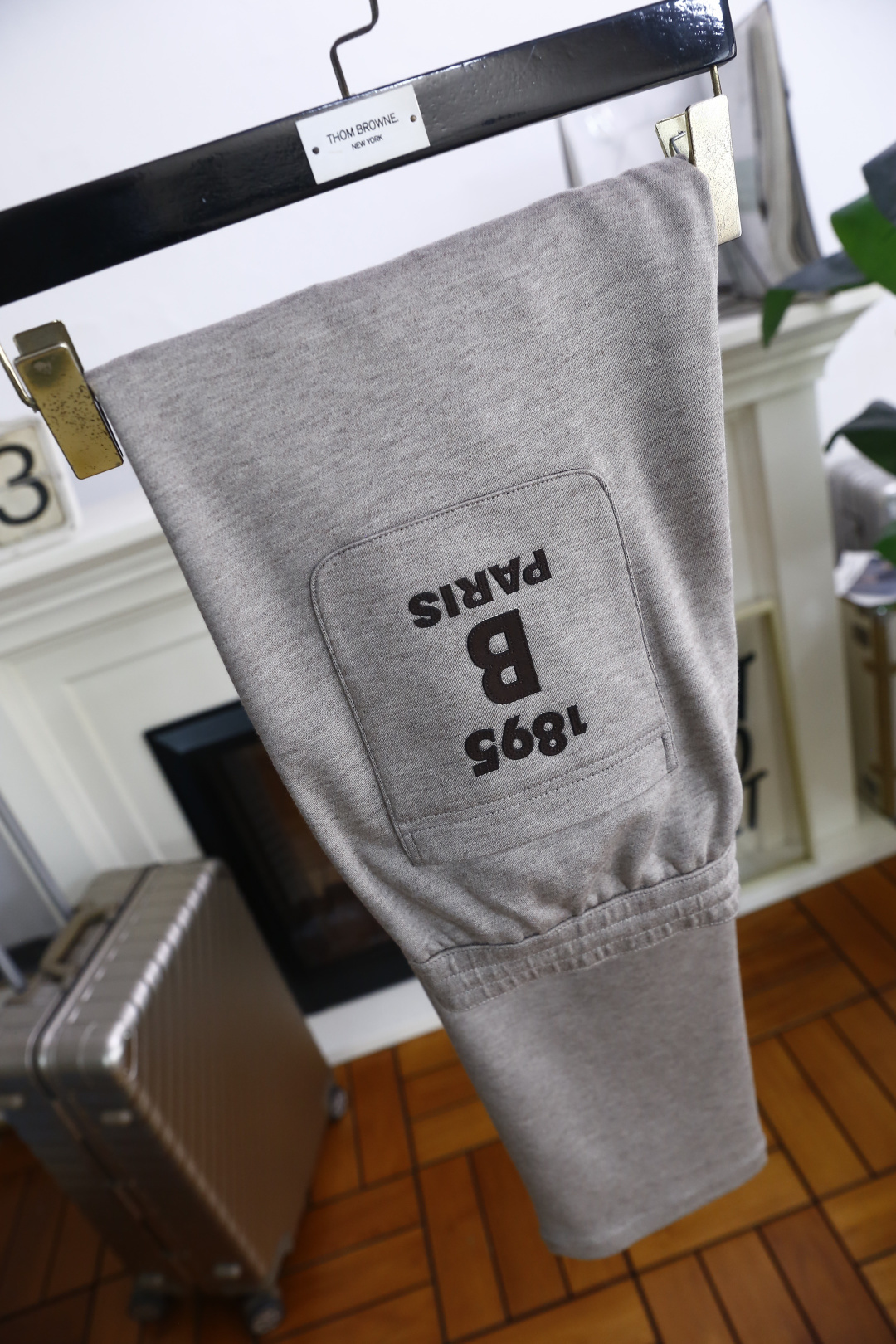 🔥布鲁提.25秋季时尚新品男士休闲裤🆕采用顶级天丝羊毛面料，经典品牌元素设计 上身随意舒服！松紧腰搭配无