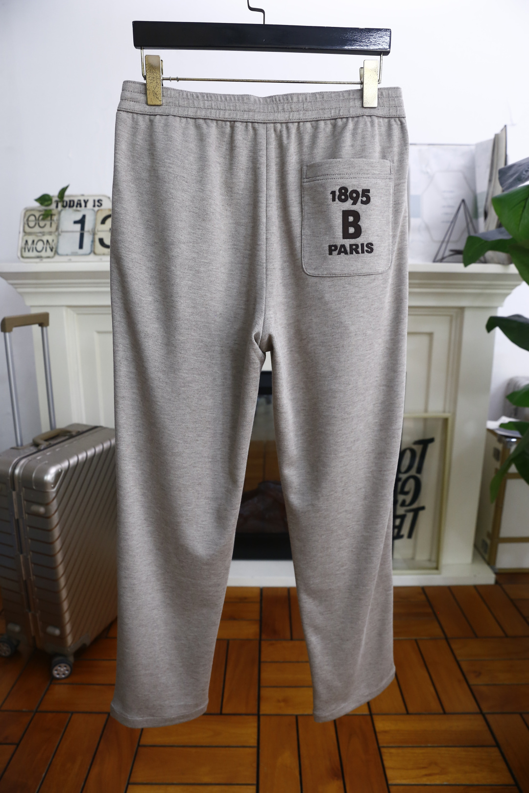 🔥布鲁提.25秋季时尚新品男士休闲裤🆕采用顶级天丝羊毛面料，经典品牌元素设计 上身随意舒服！松紧腰搭配无