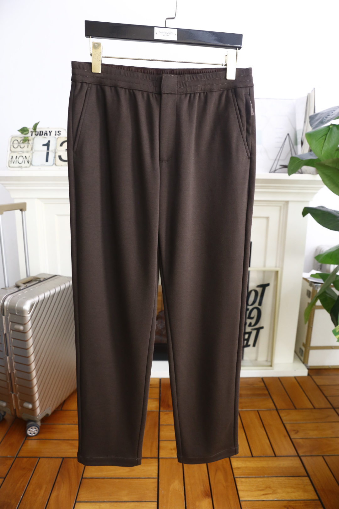 🔥布鲁提.25秋季时尚新品男士休闲裤🆕采用顶级天丝羊毛面料，经典品牌元素设计 上身随意舒服！松紧腰搭配无