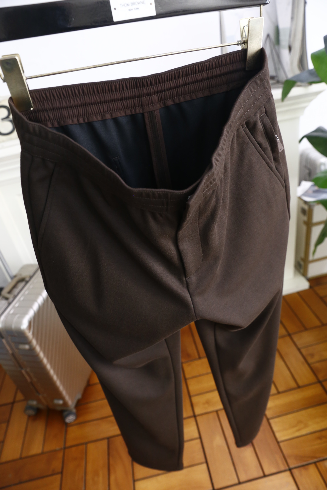 🔥布鲁提.25秋季时尚新品男士休闲裤🆕采用顶级天丝羊毛面料，经典品牌元素设计 上身随意舒服！松紧腰搭配无