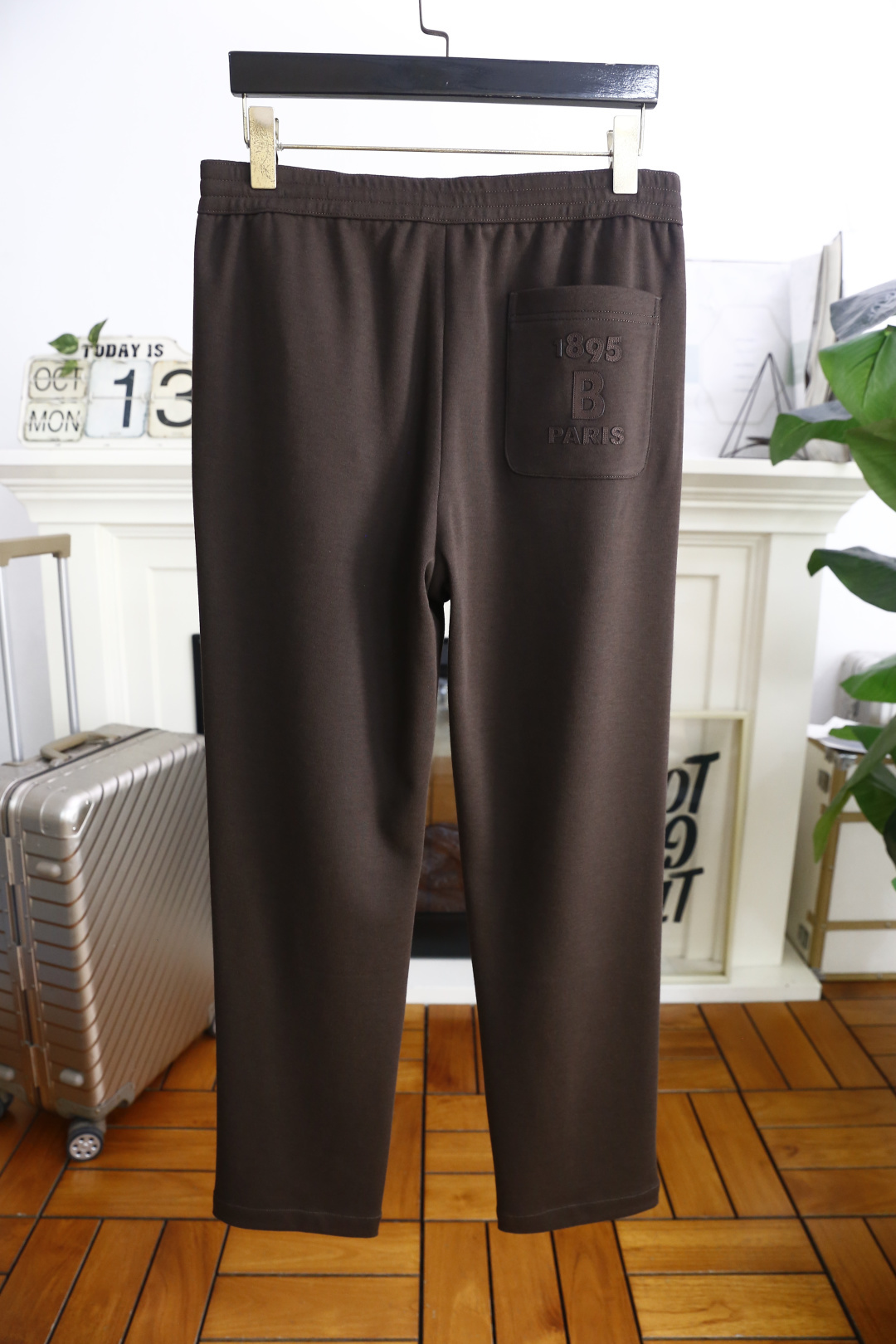 🔥布鲁提.25秋季时尚新品男士休闲裤🆕采用顶级天丝羊毛面料，经典品牌元素设计 上身随意舒服！松紧腰搭配无