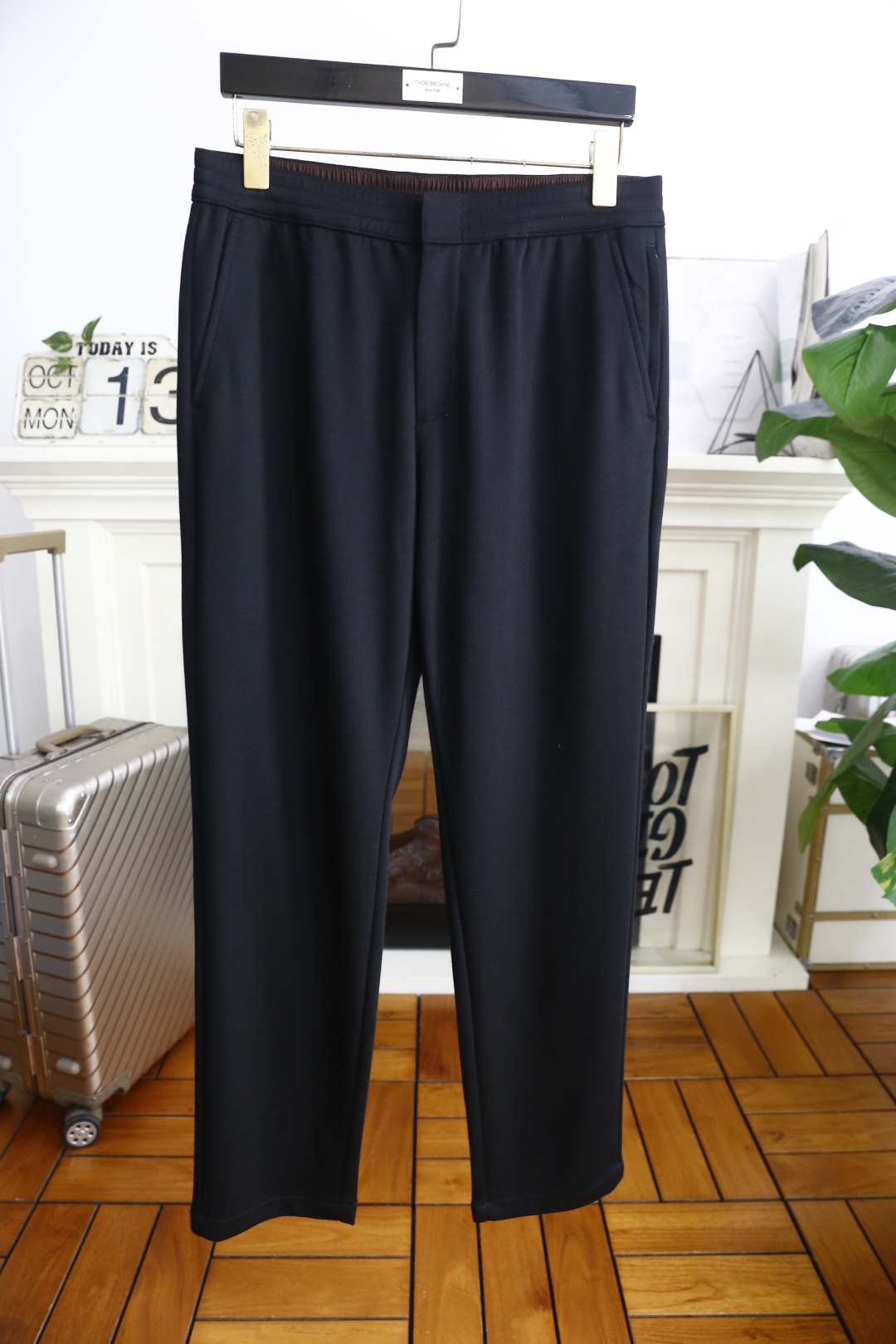 🔥布鲁提.25秋季时尚新品男士休闲裤🆕采用顶级天丝羊毛面料，经典品牌元素设计 上身随意舒服！松紧腰搭配无