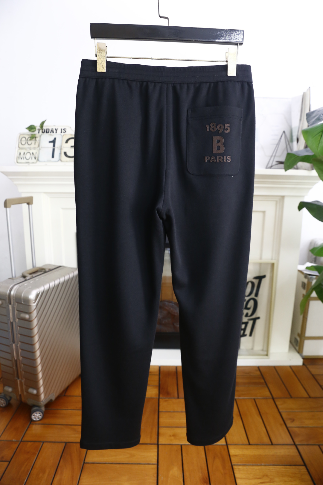 🔥布鲁提.25秋季时尚新品男士休闲裤🆕采用顶级天丝羊毛面料，经典品牌元素设计 上身随意舒服！松紧腰搭配无