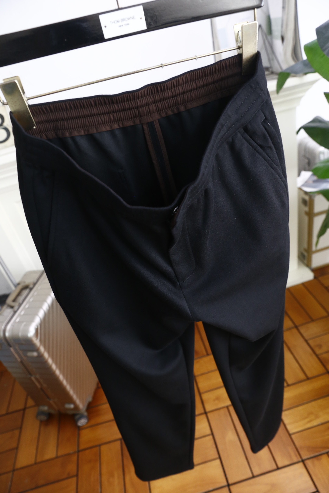 🔥布鲁提.25秋季时尚新品男士休闲裤🆕采用顶级天丝羊毛面料，经典品牌元素设计 上身随意舒服！松紧腰搭配无