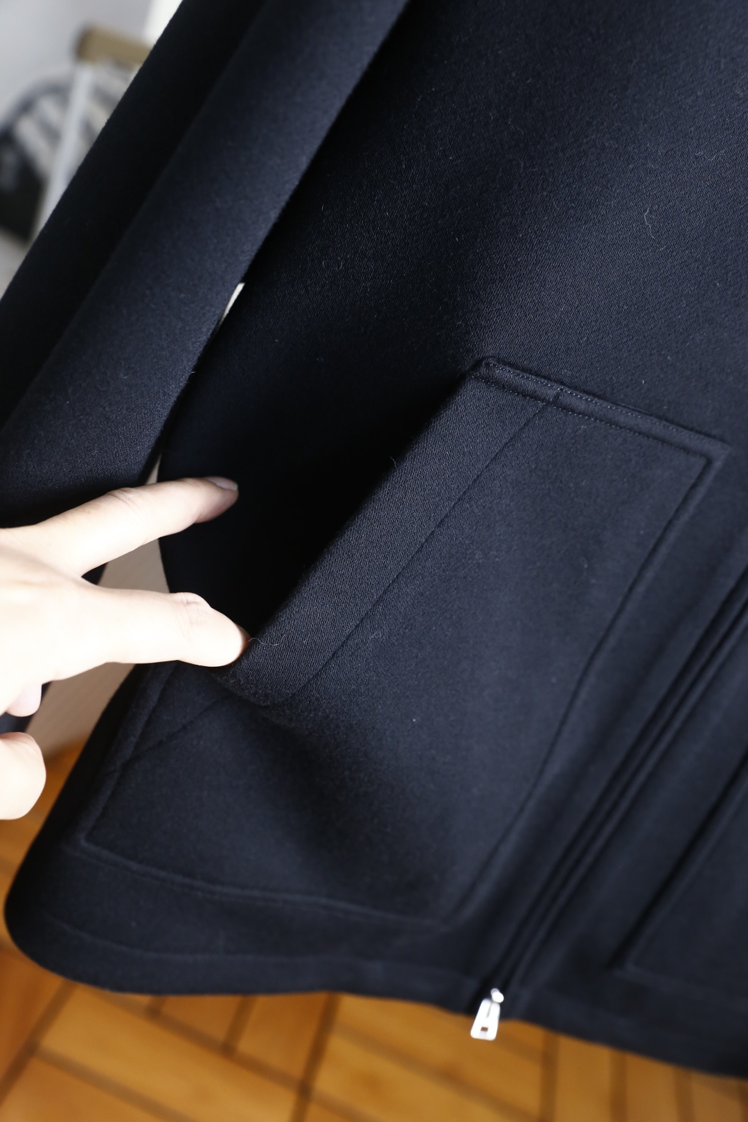 🔥普拉*/Pr*da.25秋冬新款🆕时尚男士翻领拉链夹克，面料为莱赛尔、腈纶、羊驼毛与聚酯纤维混纺材质，