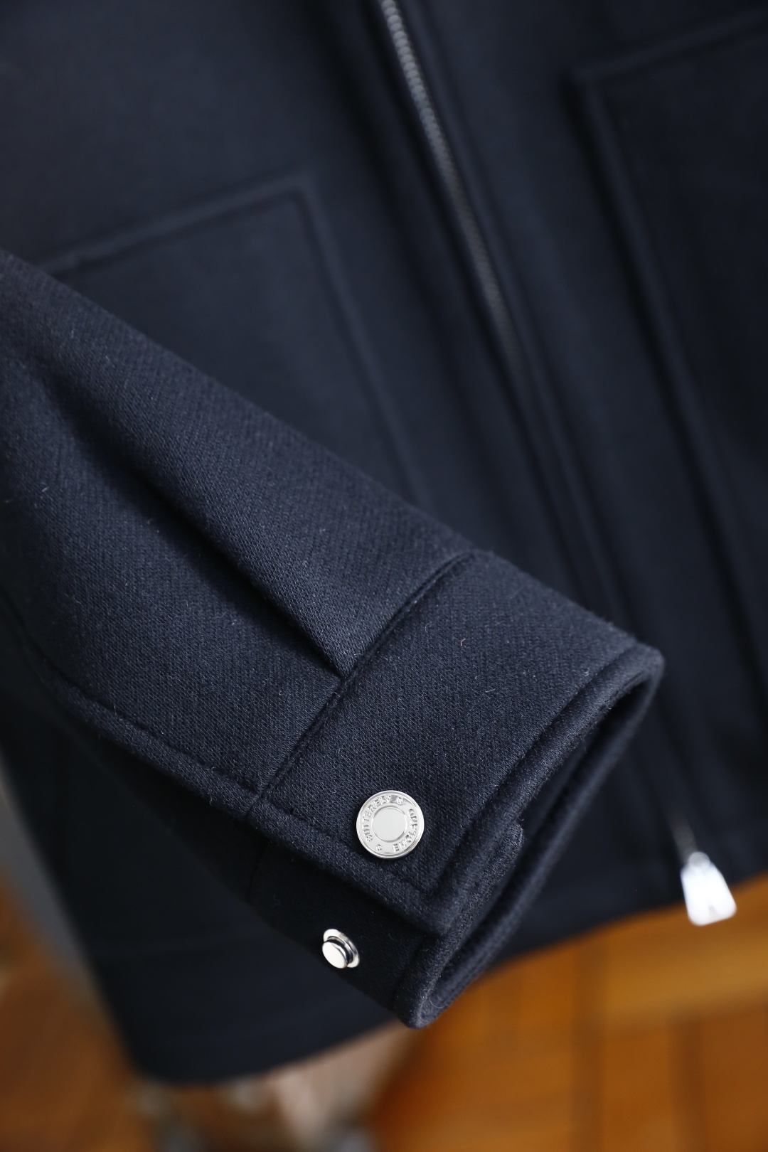 🔥普拉*/Pr*da.25秋冬新款🆕时尚男士翻领拉链夹克，面料为莱赛尔、腈纶、羊驼毛与聚酯纤维混纺材质，