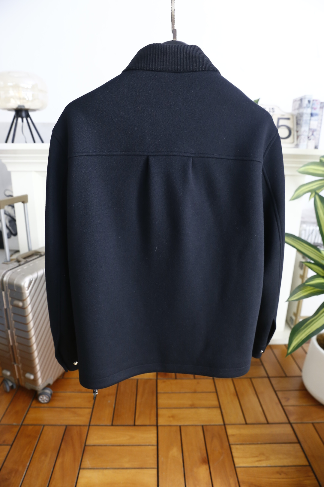 🔥普拉*/Pr*da.25秋冬新款🆕时尚男士翻领拉链夹克，面料为莱赛尔、腈纶、羊驼毛与聚酯纤维混纺材质，