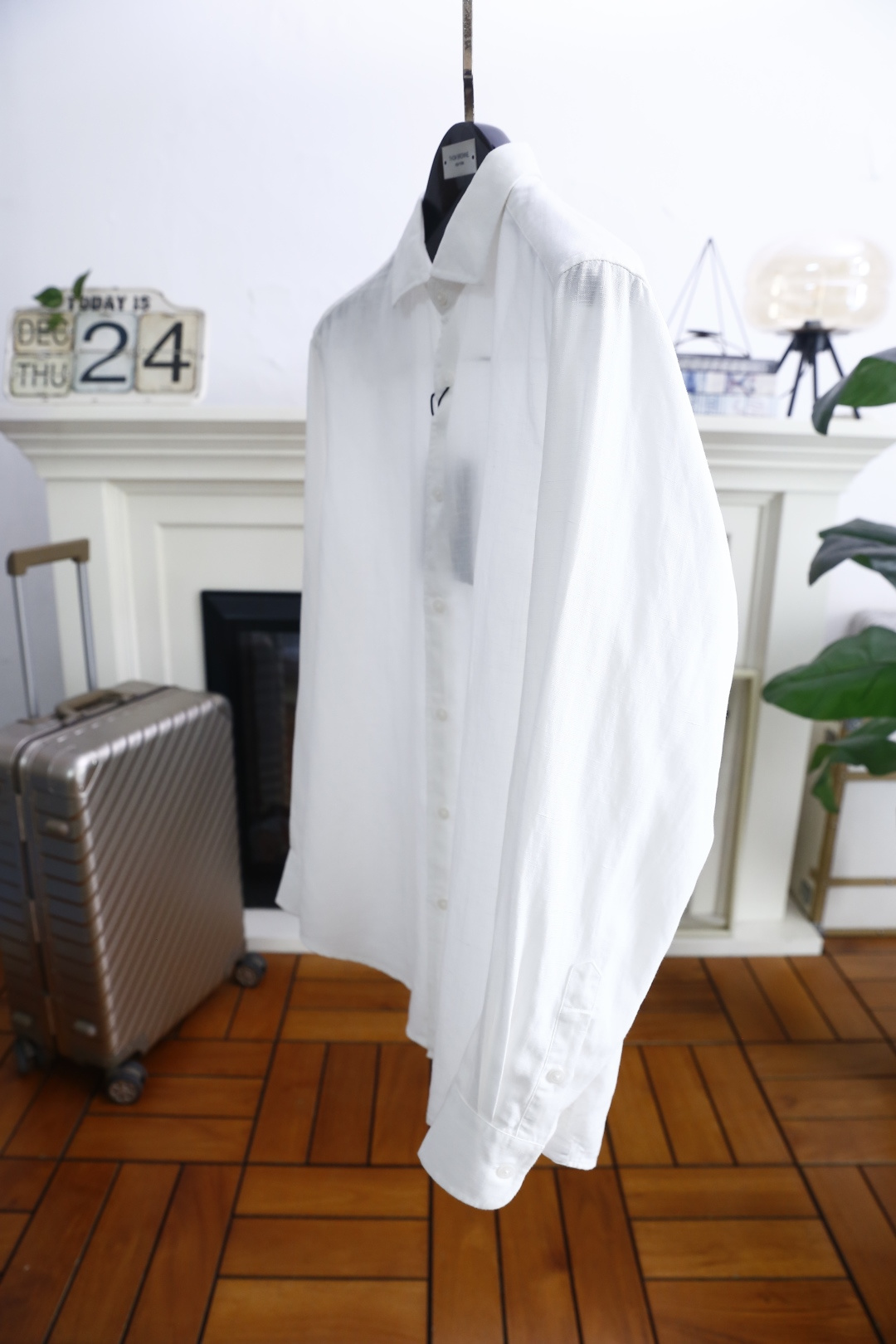 🔥杰尼亚/Ze*na.25秋冬新品！时尚男士百搭长袖衬衫👔为标准尖领设计，门襟采用单排纽扣开合方式，纽扣