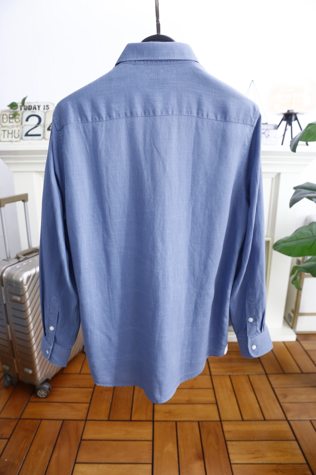 🔥杰尼亚/Ze*na.25秋冬新品！时尚男士百搭长袖衬衫👔为标准尖领设计，门襟采用单排纽扣开合方式，纽扣