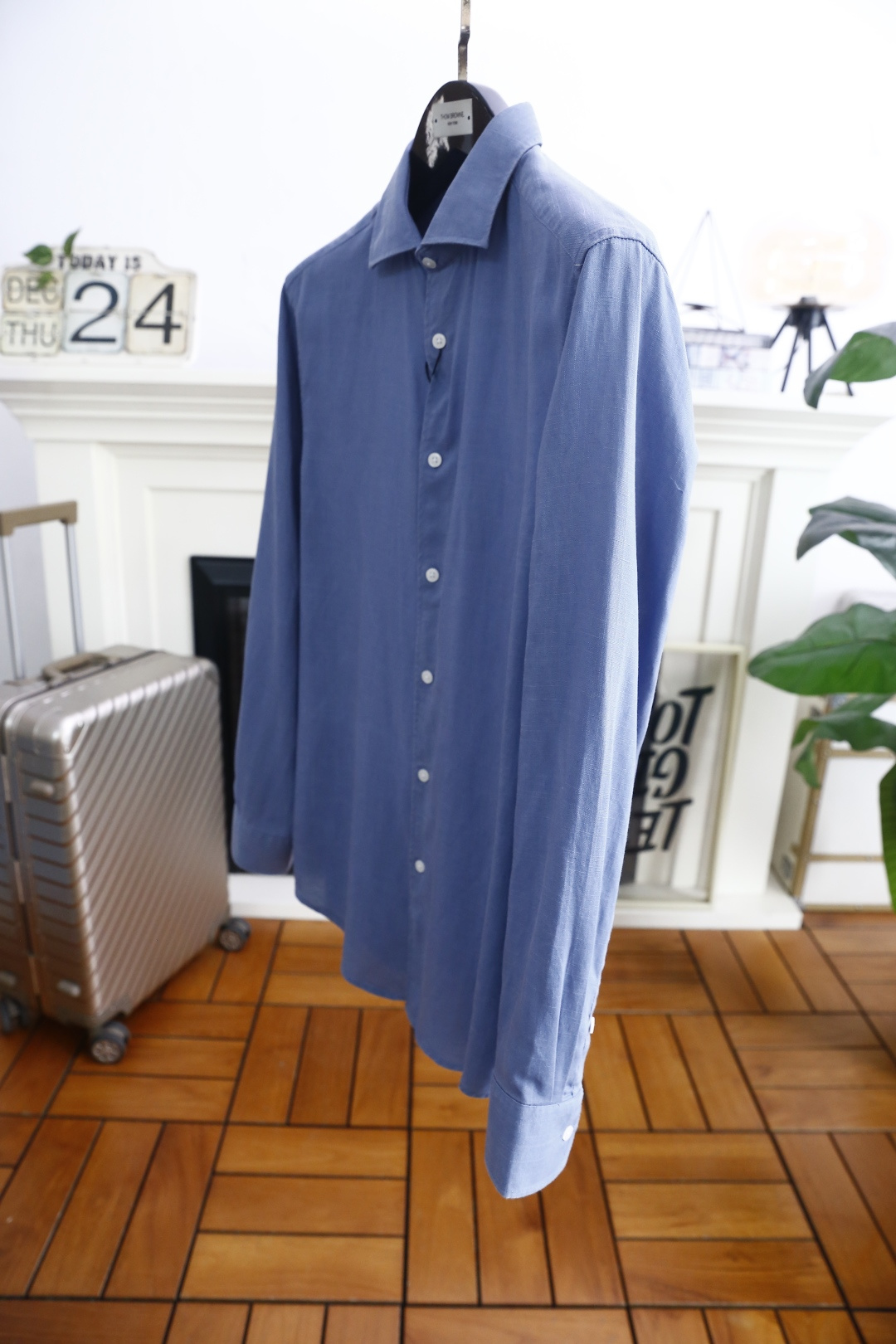 🔥杰尼亚/Ze*na.25秋冬新品！时尚男士百搭长袖衬衫👔为标准尖领设计，门襟采用单排纽扣开合方式，纽扣