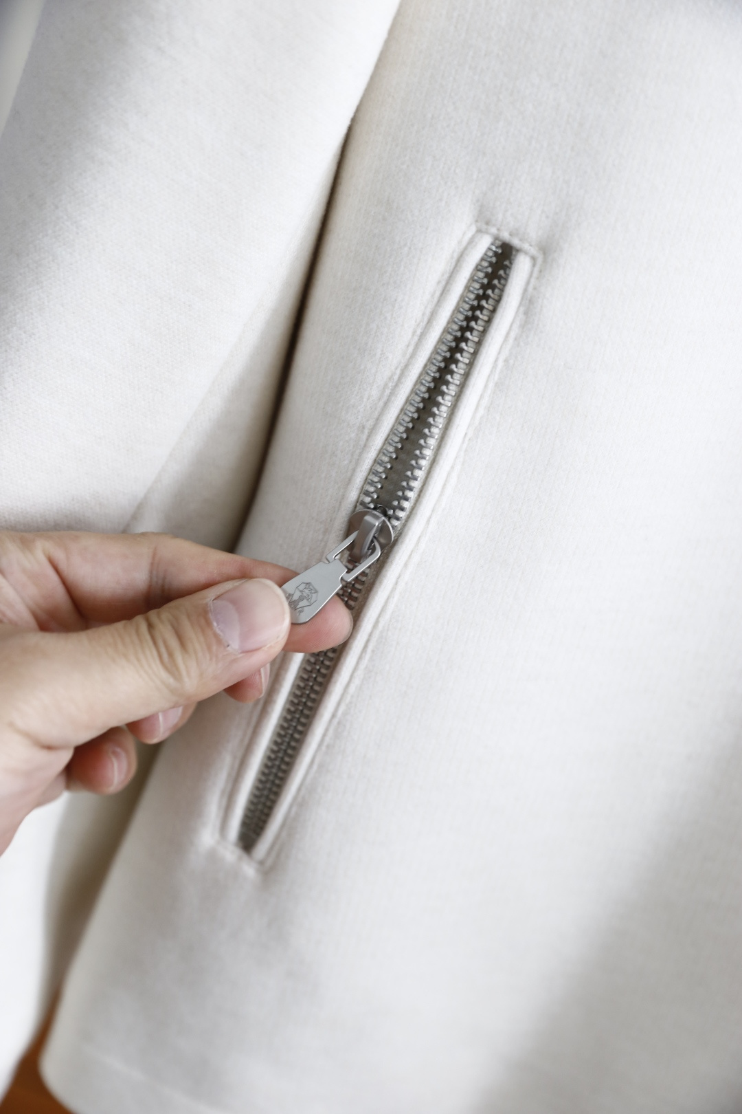 🔥Bc.25秋冬新款！时尚男士连帽拉链外套，整体为宽松合身版型，采用舒适保暖面料结合工艺打造，连帽设计搭