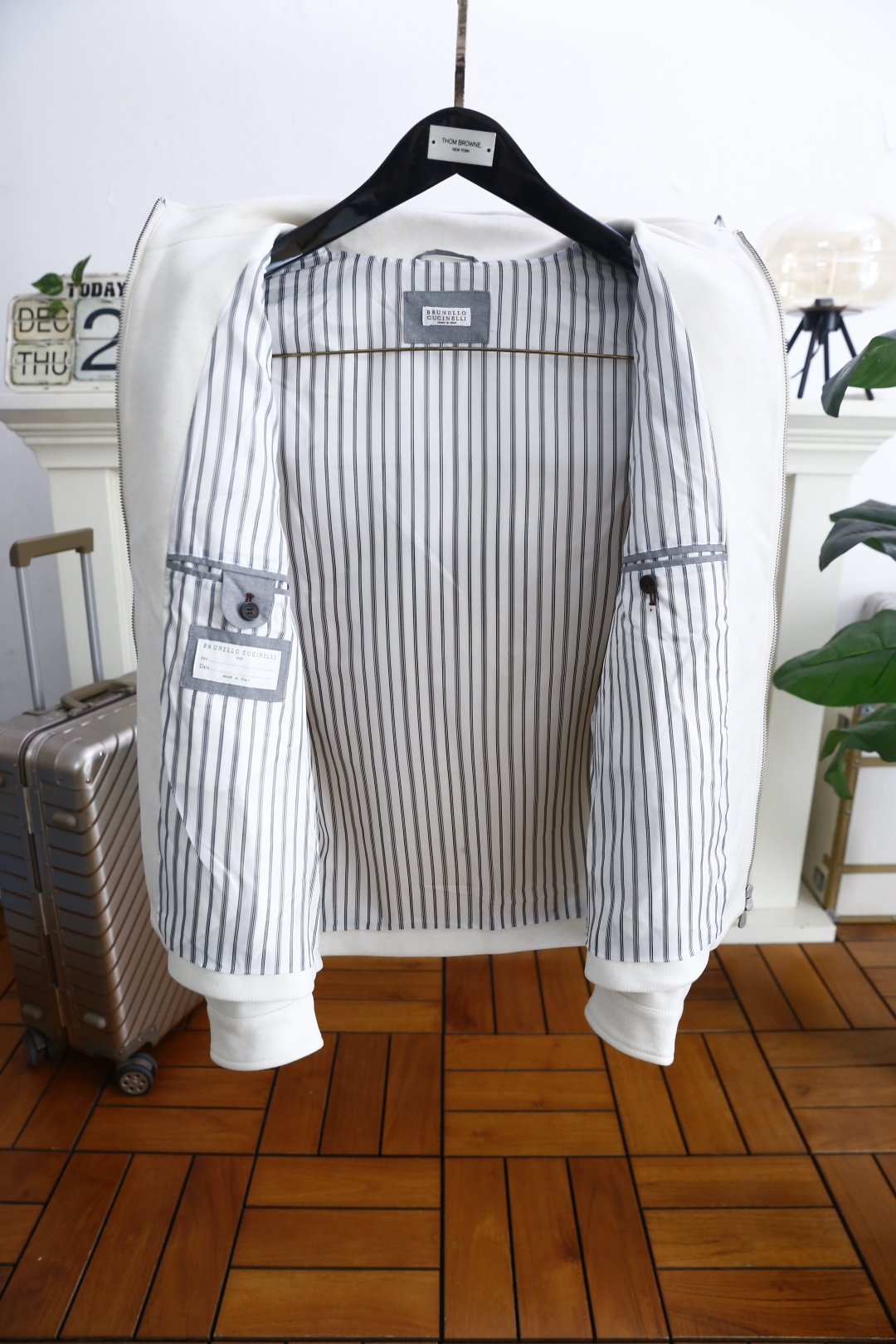 🔥Bc.25秋冬新款！时尚男士连帽拉链外套，整体为宽松合身版型，采用舒适保暖面料结合工艺打造，连帽设计搭