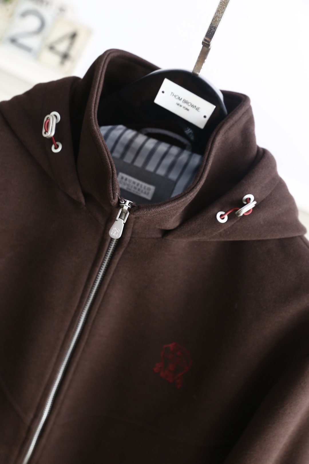 🔥Bc.25秋冬新款！时尚男士连帽拉链外套，整体为宽松合身版型，采用舒适保暖面料结合工艺打造，连帽设计搭