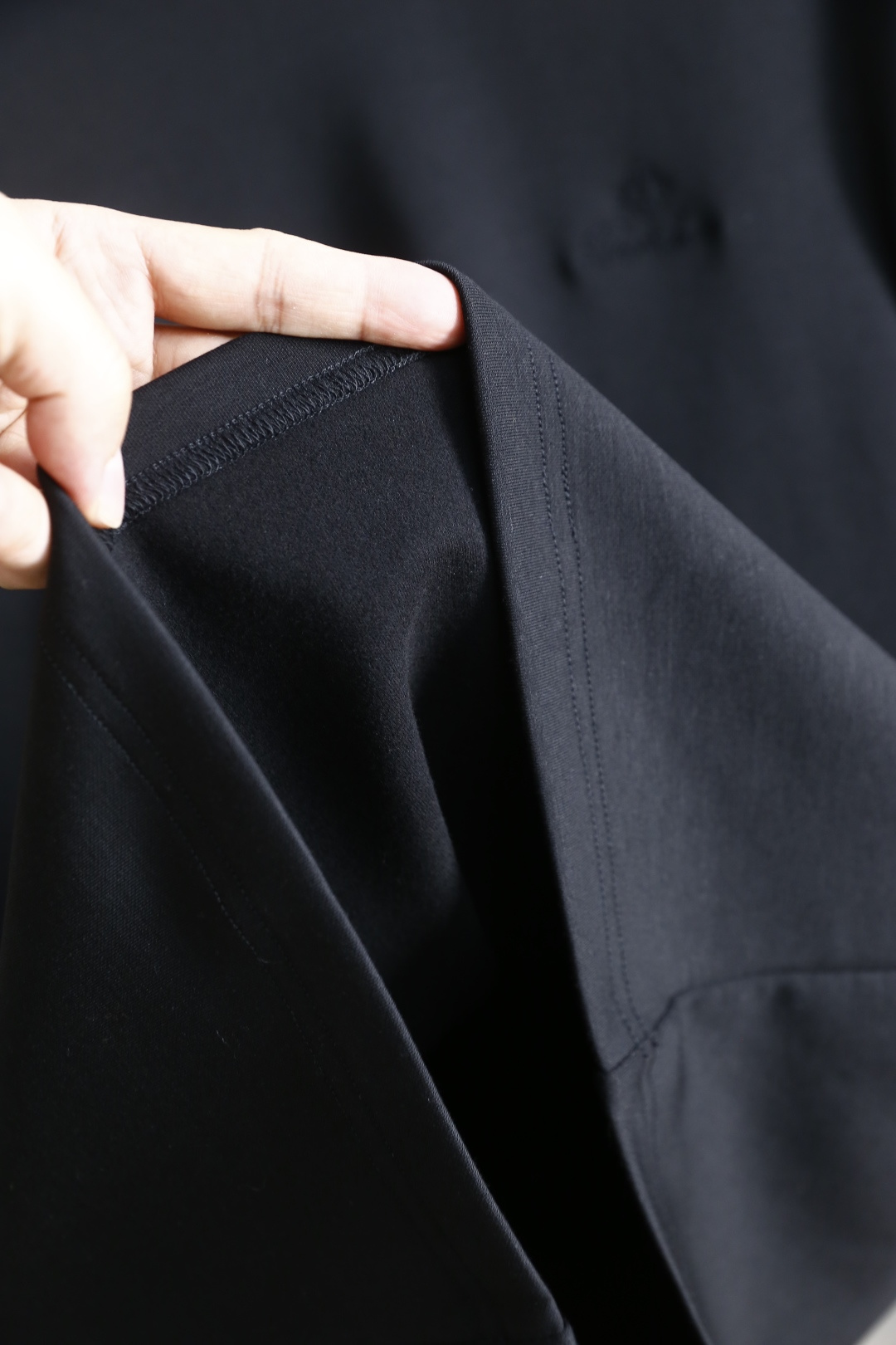 🔥lP🆕.25秋冬新款！时尚男士百搭半高领长袖上衣，采用莫代尔精梳棉羊毛混纺面料👍胸前品牌精致绣花字母L