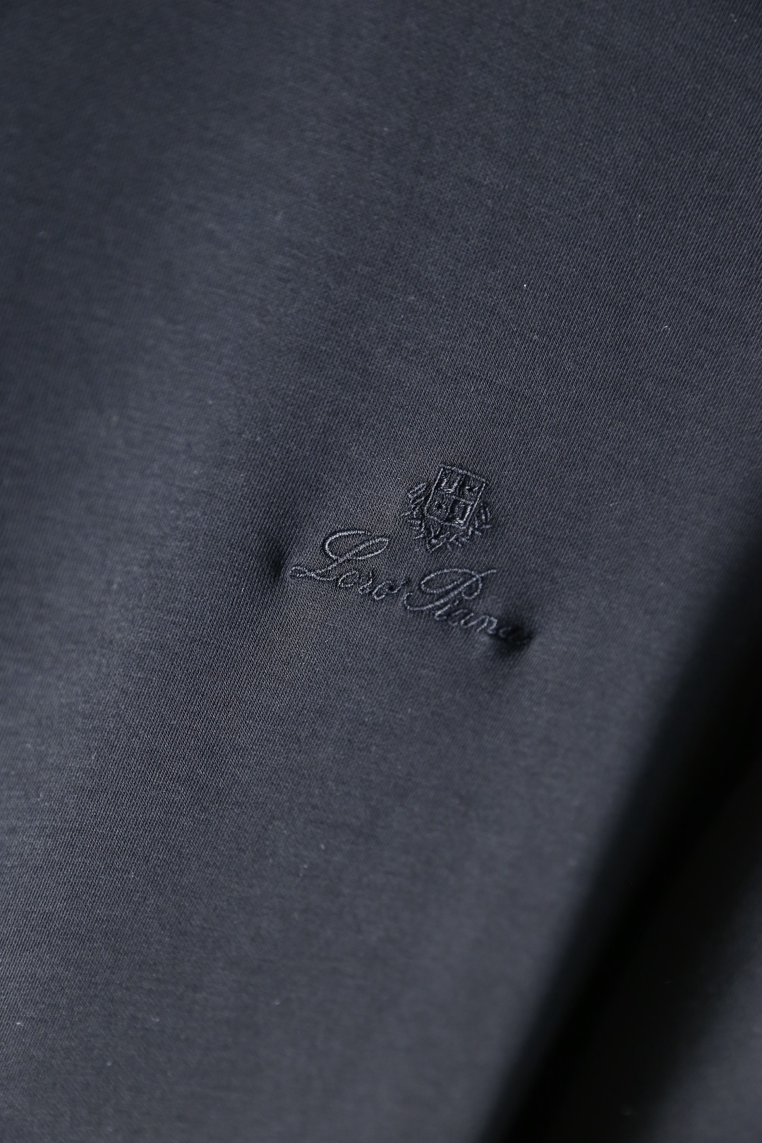 🔥lP🆕.25秋冬新款！时尚男士百搭半高领长袖上衣，采用莫代尔精梳棉羊毛混纺面料👍胸前品牌精致绣花字母L