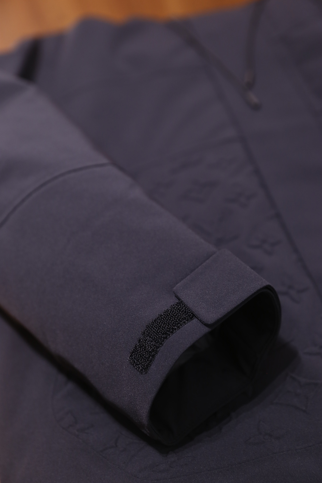 🔥路易威*/LV.2025秋冬新品！时尚男士羽绒服外套！超级无敌保暖领口细节🔝时尚连帽设计👍🏻不会显得整