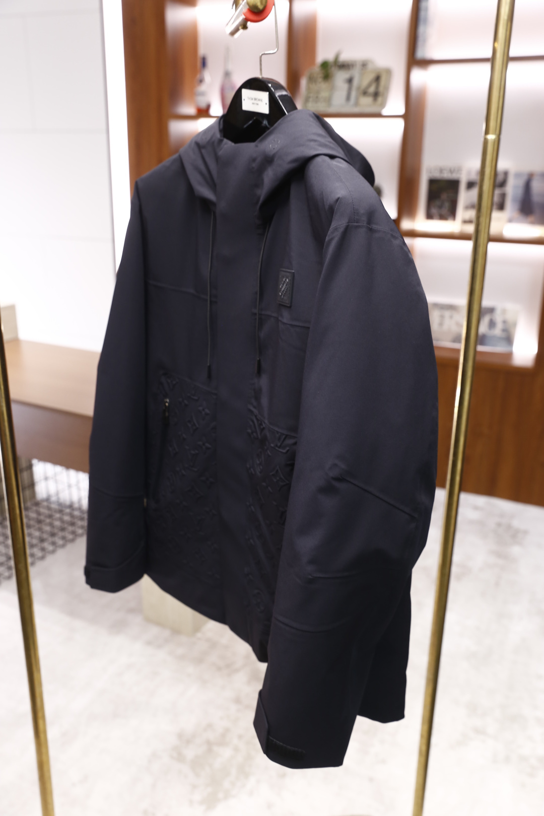 🔥路易威*/LV.2025秋冬新品！时尚男士羽绒服外套！超级无敌保暖领口细节🔝时尚连帽设计👍🏻不会显得整