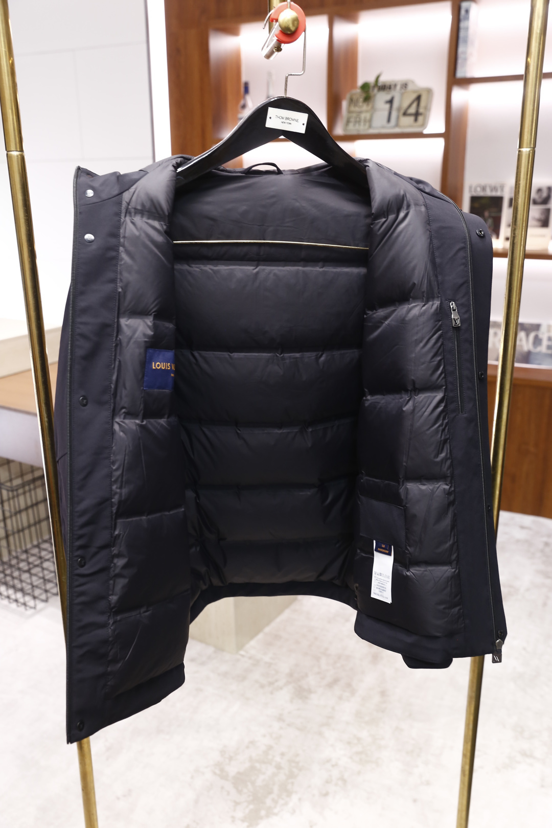 🔥路易威*/LV.2025秋冬新品！时尚男士羽绒服外套！超级无敌保暖领口细节🔝时尚连帽设计👍🏻不会显得整