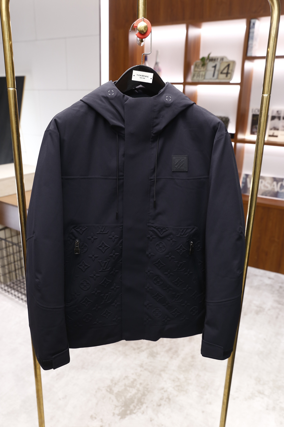 🔥路易威*/LV.2025秋冬新品！时尚男士羽绒服外套！超级无敌保暖领口细节🔝时尚连帽设计👍🏻不会显得整