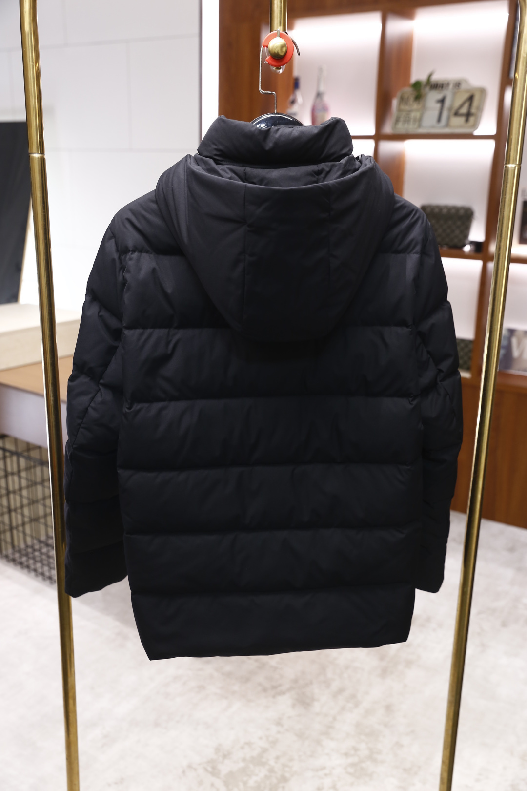 🔥普拉达/Pr*da.2025秋冬系列！经典连帽男士羽绒服👍采用再生尼龙连帽羽绒夹克采用Oversize