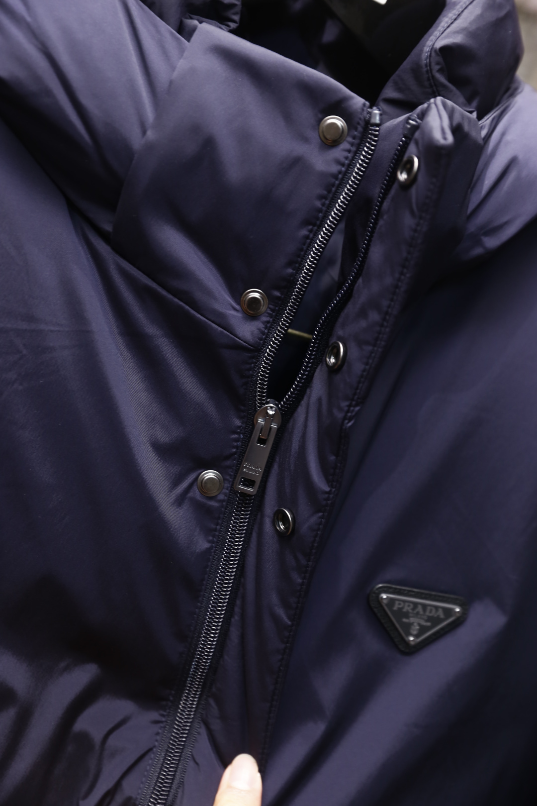 🔥普拉*/Pra*a.2025秋冬新品！时尚男士翻领羽绒服外套！超级无敌保暖领口细节🔝时尚翻领设计👍🏻不