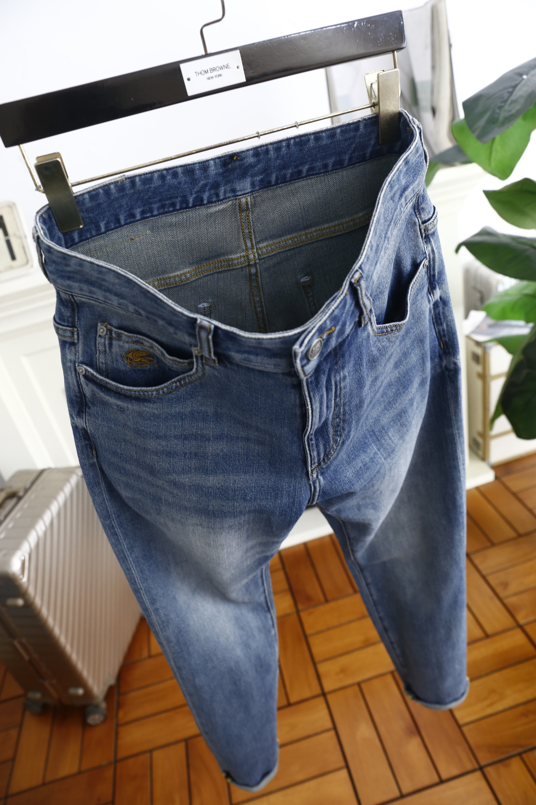 🔥艾绰.25秋季新款🆕时尚男士原单高端蓝色牛仔裤！奢华经典品牌字母LOGO配饰 身穿着非常舒适 低调不失