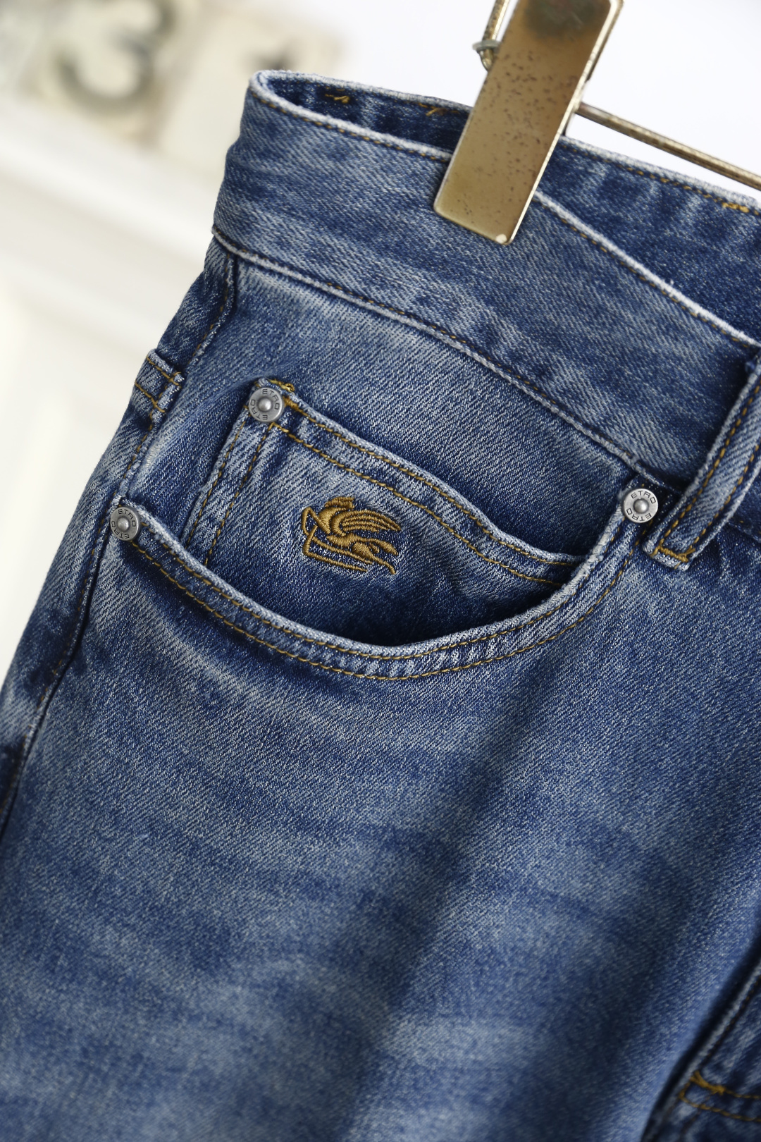 🔥艾绰.25秋季新款🆕时尚男士原单高端蓝色牛仔裤！奢华经典品牌字母LOGO配饰 身穿着非常舒适 低调不失