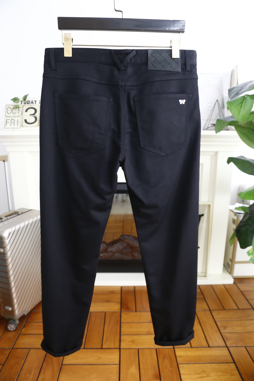 🔥葆蝶家/Bv.2025秋季新品时尚男士休闲裤！采用舒适欧洲棉面料，奢华经典品牌🦋LOGO设计 上身随意