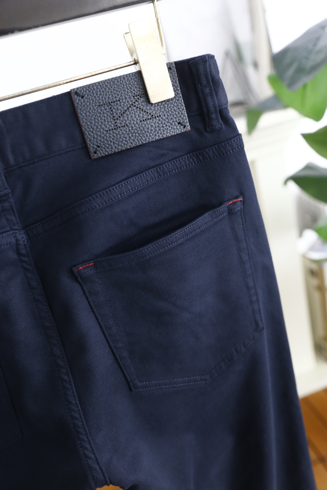 🔥kiton.2025秋季新品时尚男士休闲裤！采用舒适欧洲棉面料，奢华经典品牌字母LOGO设计 上身随意