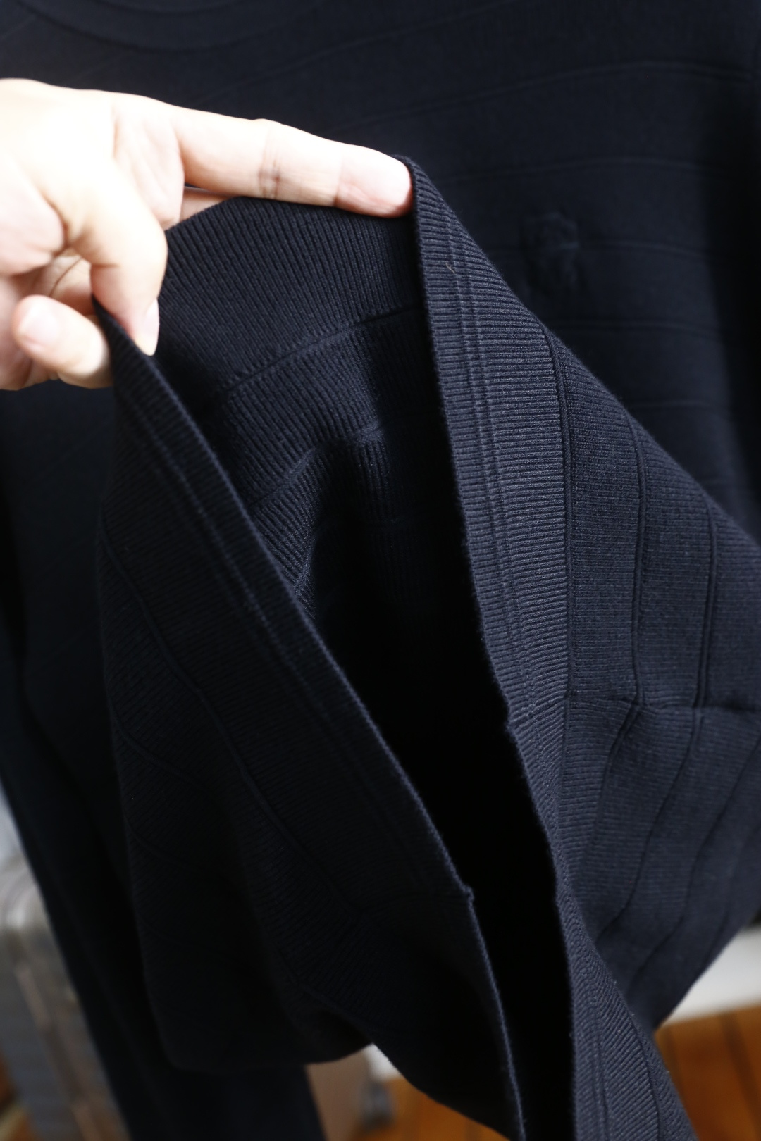 🔥BC.25秋冬男士半高领针织毛衣，秋冬基础款内搭单品，整体风格简约百搭，适合秋冬穿着。它采用修身剪裁，