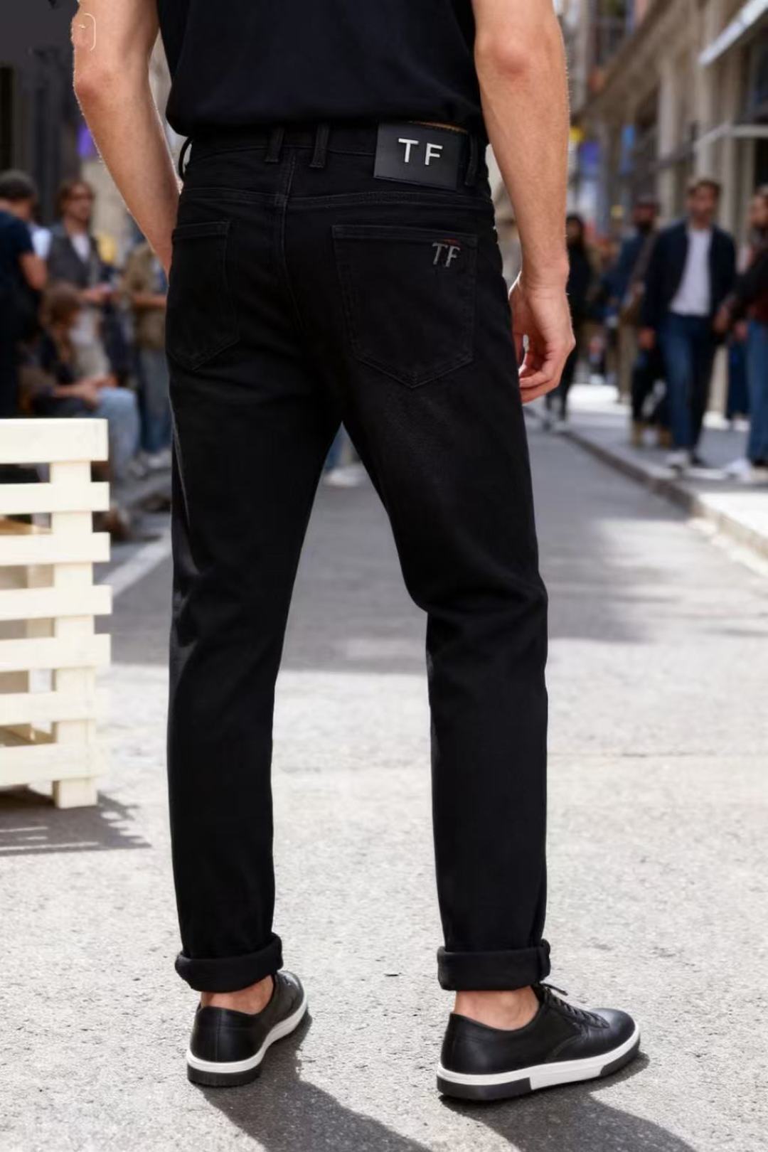 NO:712044,TF. 26 new autumn fashion men's dark versatile jeans are made of customer-washable stretch jeans!  The luxury classic brand letter logo highlights the brand characteristics. The fashion trend has become one of the biggest selling points and the price-performance ratio is extremely high. There is no confusion or trouble of color conflict. Such a high-end jeans with rich inner training is absolutely fashionable, casual and versatile!  A must-have for trendy men!  Counter sizes 29-40, shipped the next day!  ,,tom ford,jeans,19860909TF. 26秋季新品时尚男士深色百搭牛仔裤采用客供水洗弹力牛仔裤！奢华经典品牌字母Logo标志彰显品牌特征,时尚潮流因此已成为最大卖点之一而性价比又极高,没有颜色冲突的困惑或困扰,这么一款丰富内练高端牛仔裤,绝对时尚休闲百搭款！潮男必备！专柜尺码29-40,隔天出货！,,tom ford,jeans,,Men's clothing