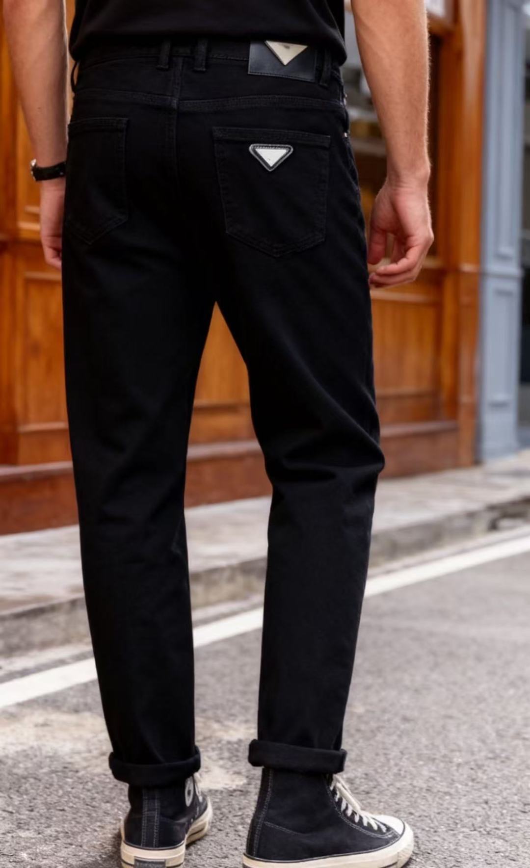 NO:712041,Pra*/Pra*a. 25 new autumn fashionable men's dark versatile jeans are made of customer-washable stretch jeans!  The luxury classic brand's triangular letter logo highlights the brand's characteristics. The fashion trend has therefore become one of the biggest selling points and the price-performance ratio is extremely high. There is no confusion or trouble about color conflict. Such a high-end jeans with rich internal training is absolutely fashionable, casual and versatile!  A must-have for trendy men!  Counter sizes 29-40, shipped the next day!  ,,prada,prada,jeans,19860909普拉*/Pra*a. 25秋季新品时尚男士深色百搭牛仔裤采用客供水洗弹力牛仔裤！奢华经典品牌三角标字母Logo标志彰显品牌特征,时尚潮流因此已成为最大卖点之一而性价比又极高,没有颜色冲突的困惑或困扰,这么一款丰富内练高端牛仔裤,绝对时尚休闲百搭款！潮男必备！专柜尺码29-40,隔天出货！,,prada,prada,jeans,,Men's clothing