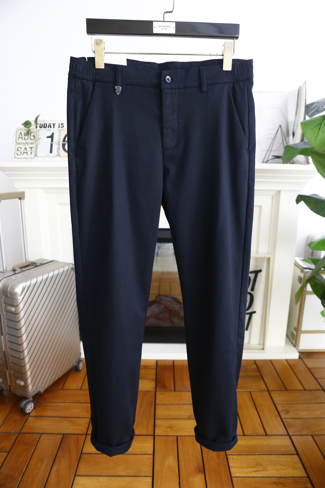 NO:712038,Burberry/Burb*rry. 26 early autumn new fashionable men's casual trousers!  Made of comfortable and soft fabrics, with luxurious classic brand letter LOGO design, the upper body is casual and comfortable!  No sense of restraint!  The same product from overseas European counters, the upper body is fashionable and sporty, very low-key without losing the luxurious taste!  The stitching is meticulous and strong!  Perfect three-dimensional tailoring, highly recommended to purchase!  Counter sizes: 29-40, shipped the next day!  ,,burberry,burberry,19860909巴宝丽/Burb*rry. 26早秋新品时尚男士休闲西裤！采用舒适柔软面料,奢华经典品牌字母LOGO设计 上身随意舒服！无束缚感！海外欧洲专柜同品,上身时尚运动显时尚,很低调且不失奢华品味！车工缝线细致而强悍！完美立体剪裁,强烈推荐购入货色！专柜尺码:29-40,隔天出货！,,burberry,burberry,,Men's clothing