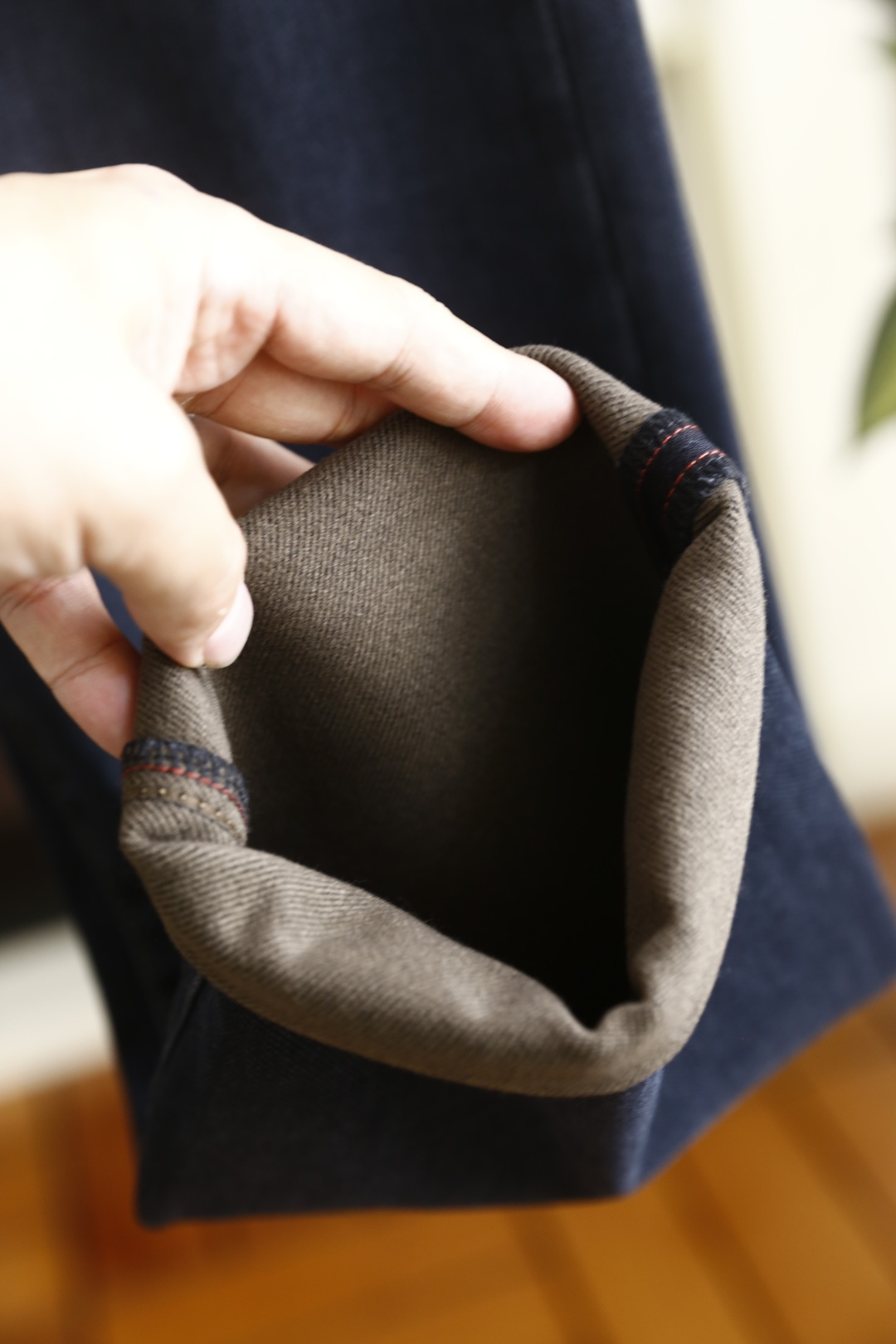 🔥普拉达.（🌾）25秋冬男士牛仔裤，采用高弹耐磨的重磅牛仔面料，触感挺括且兼具柔软度，经过水洗工艺处理，