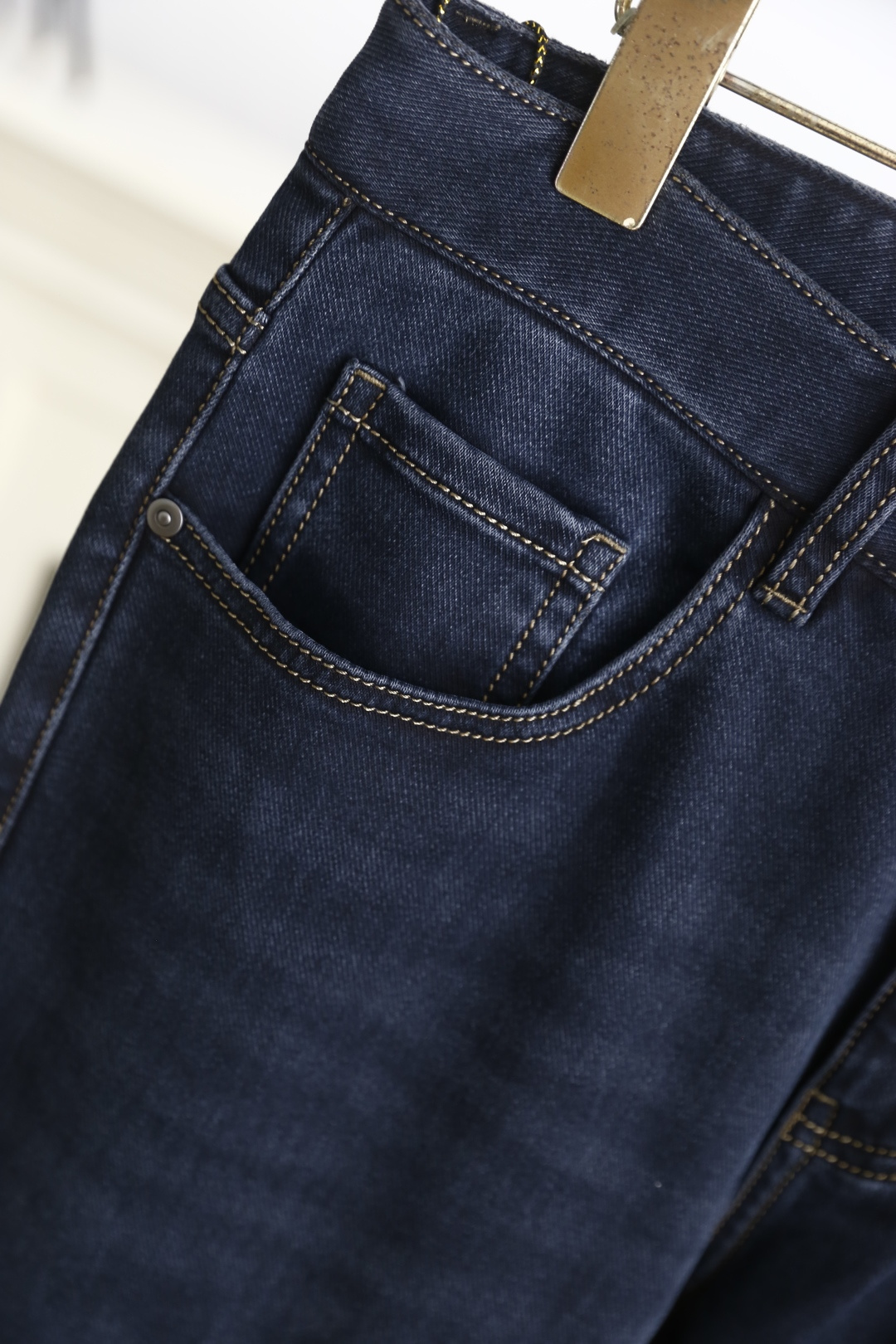 🔥普拉达.（🌾）25秋冬男士牛仔裤，采用高弹耐磨的重磅牛仔面料，触感挺括且兼具柔软度，经过水洗工艺处理，