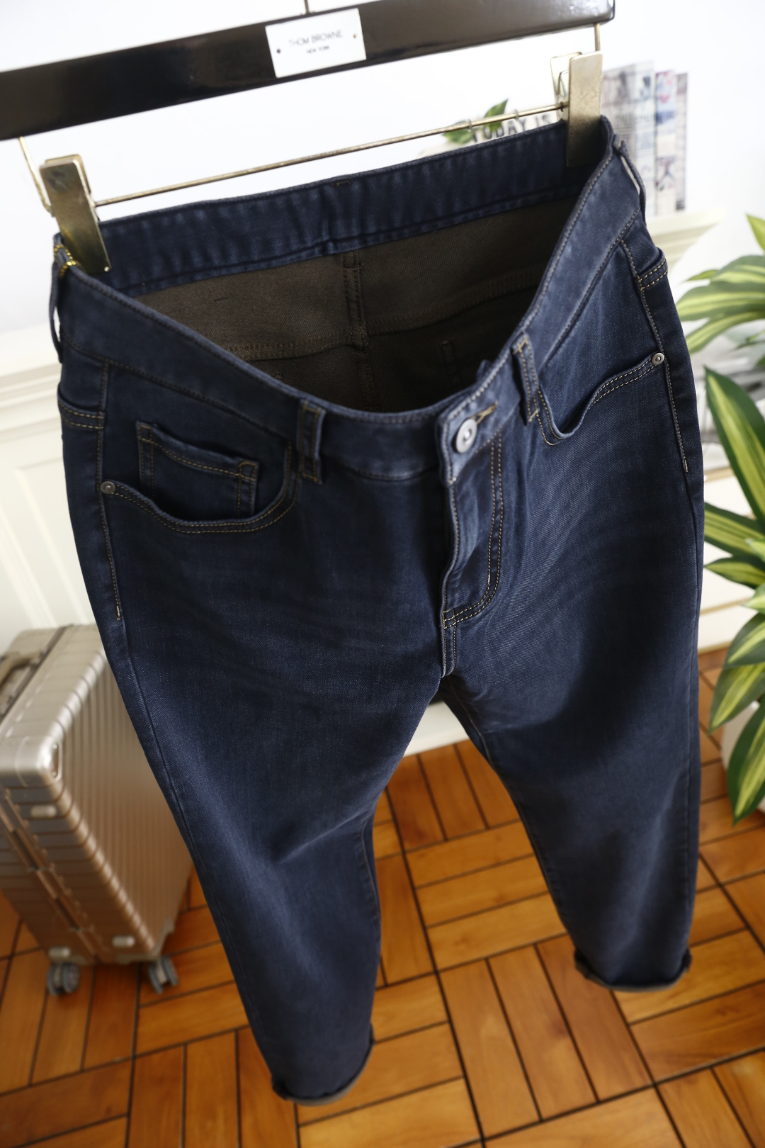 🔥普拉达.（🌾）25秋冬男士牛仔裤，采用高弹耐磨的重磅牛仔面料，触感挺括且兼具柔软度，经过水洗工艺处理，