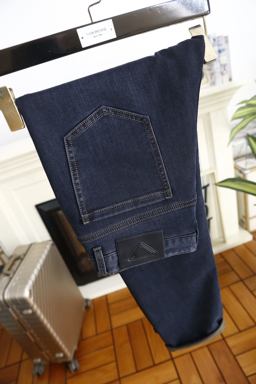 🔥普拉达.（🌾）25秋冬男士牛仔裤，采用高弹耐磨的重磅牛仔面料，触感挺括且兼具柔软度，经过水洗工艺处理，