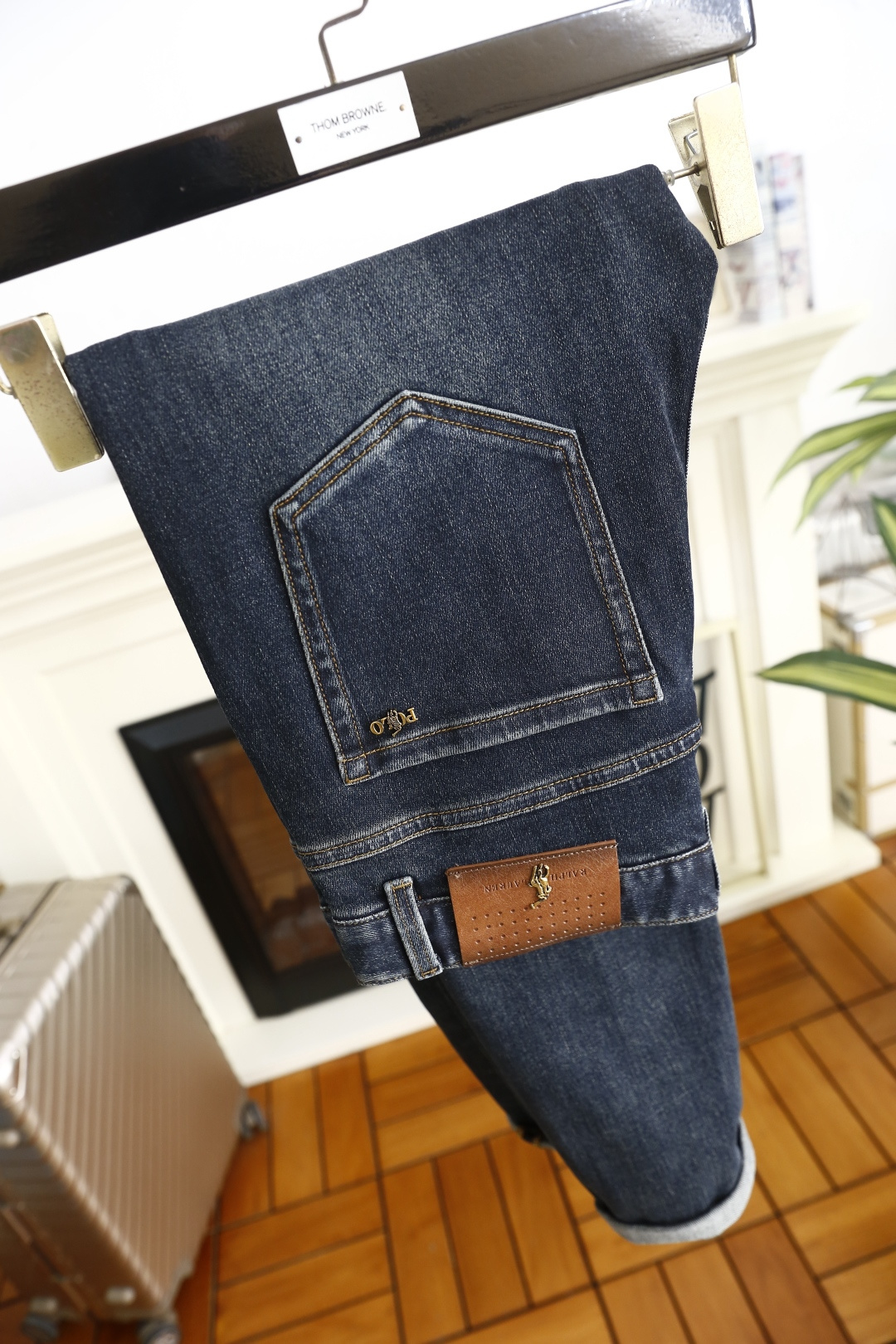 🔥POLO.（🌾）25秋冬男士百搭深色牛仔裤，属于兼具经典质感与简约设计的日常单品，采用修身锥形版型，裤